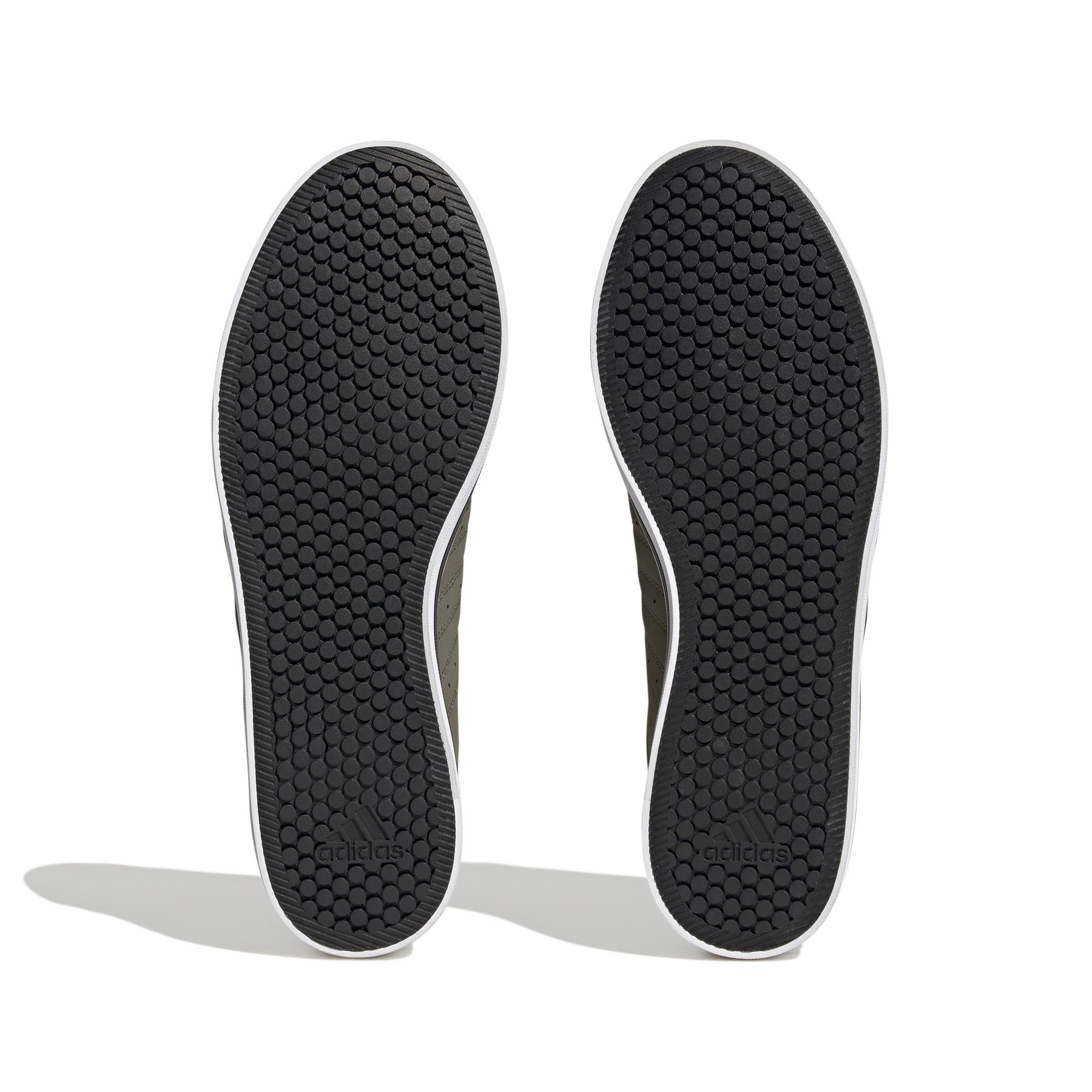 product/a/d/adidas_hp6002_4_footwear_photography_bottom_view_white-nw052424.jpg