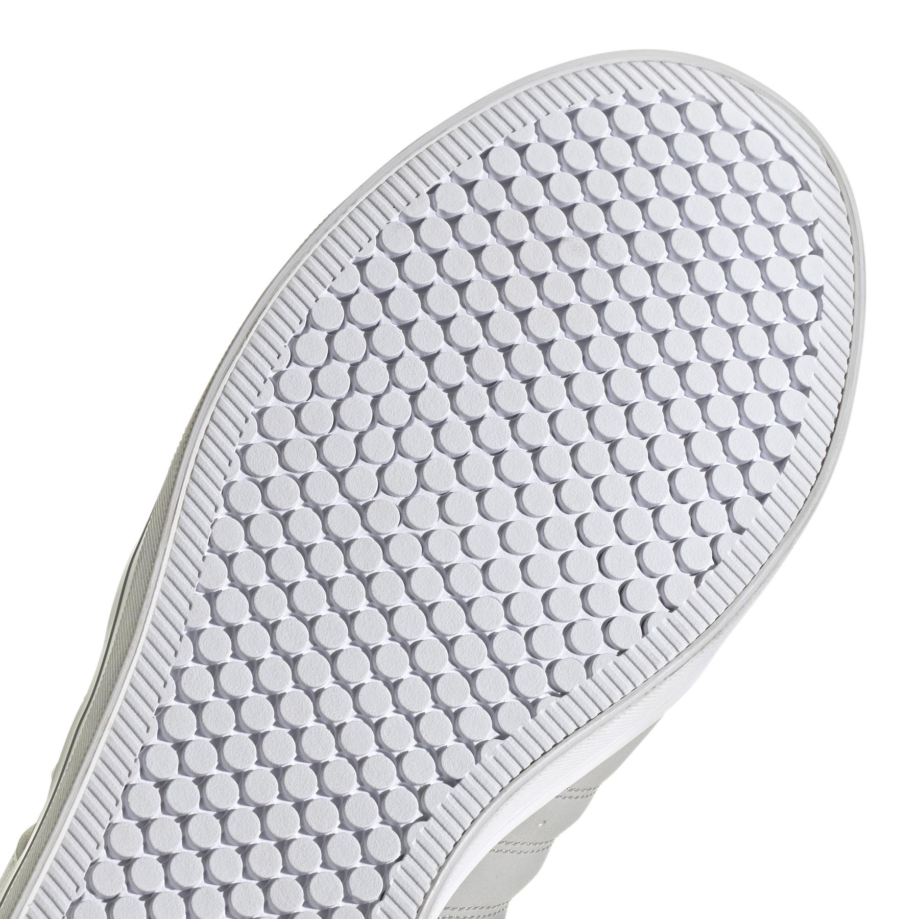 product/a/d/adidas_hp6006_9_footwear_photography_detail_view_2_white-nw052424.jpg