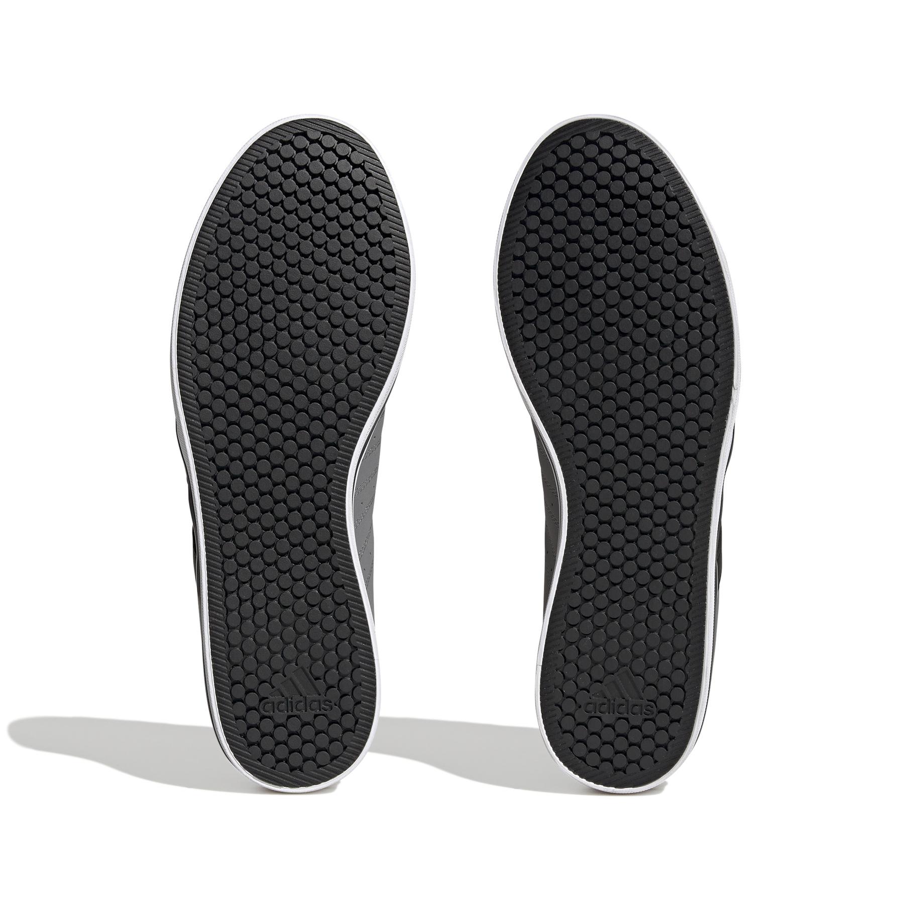 product/a/d/adidas_hp6007_4_footwear_photography_bottom_view_white-nw052424.jpg