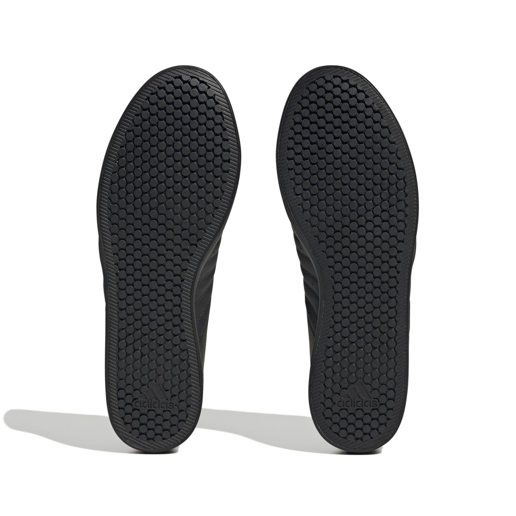product/a/d/adidas_hp6008_4_footwear_photography_bottom_view_white-nw031524.jpg
