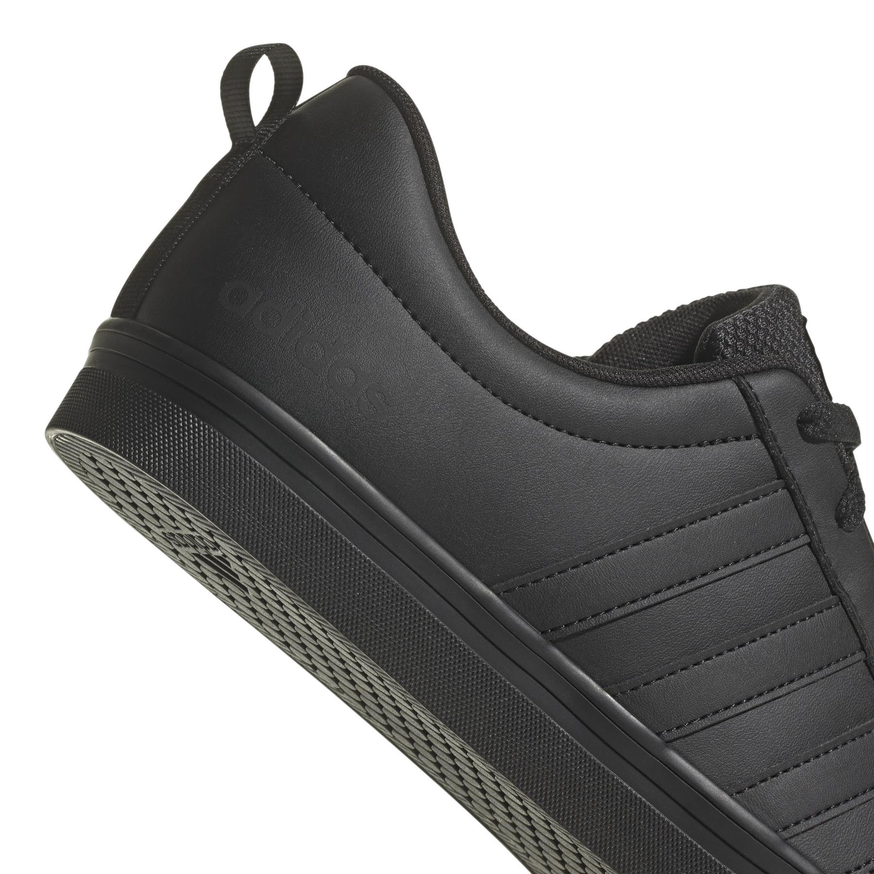 product/a/d/adidas_hp6008_8_footwear_photography_detail_view_1_white-nw031524.jpg