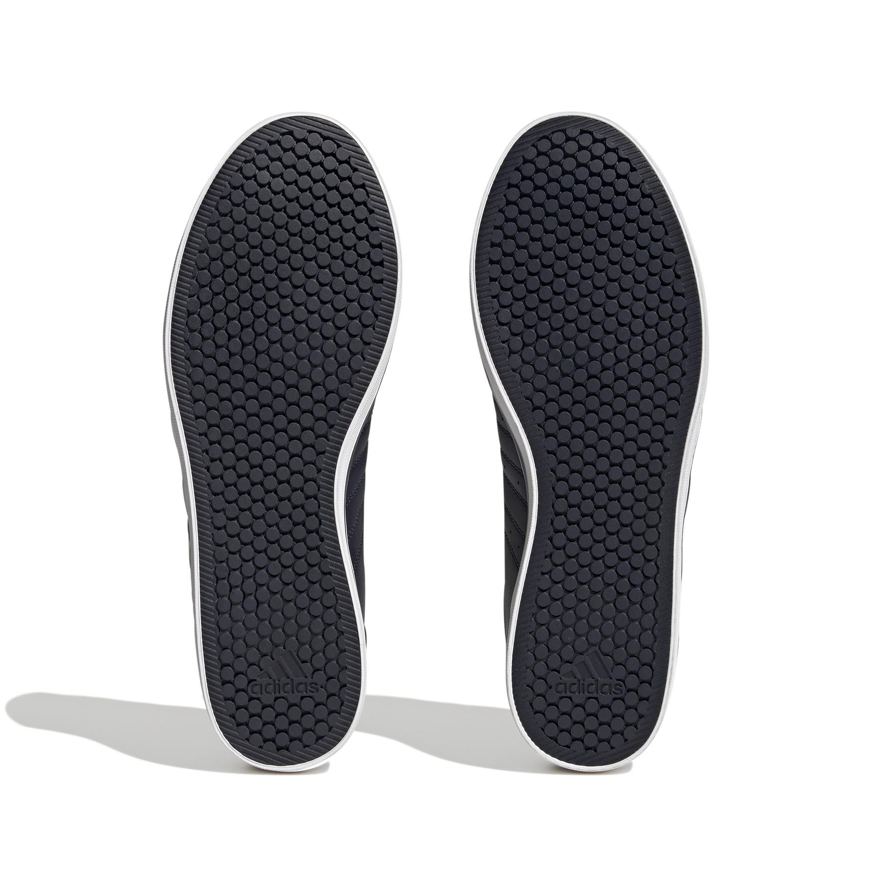 product/a/d/adidas_hp6011_4_footwear_photography_bottom_view_white-nw052424.jpg