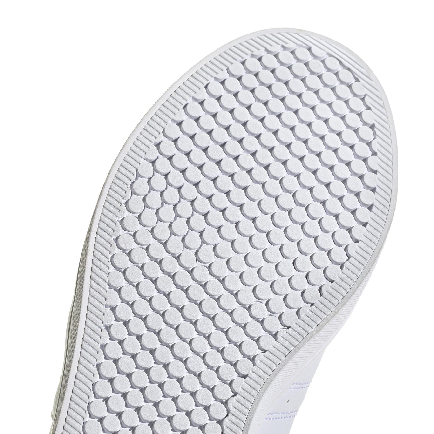 product/a/d/adidas_hp6012_9_footwear_photography_detail_view_2_white-nw052424.jpg