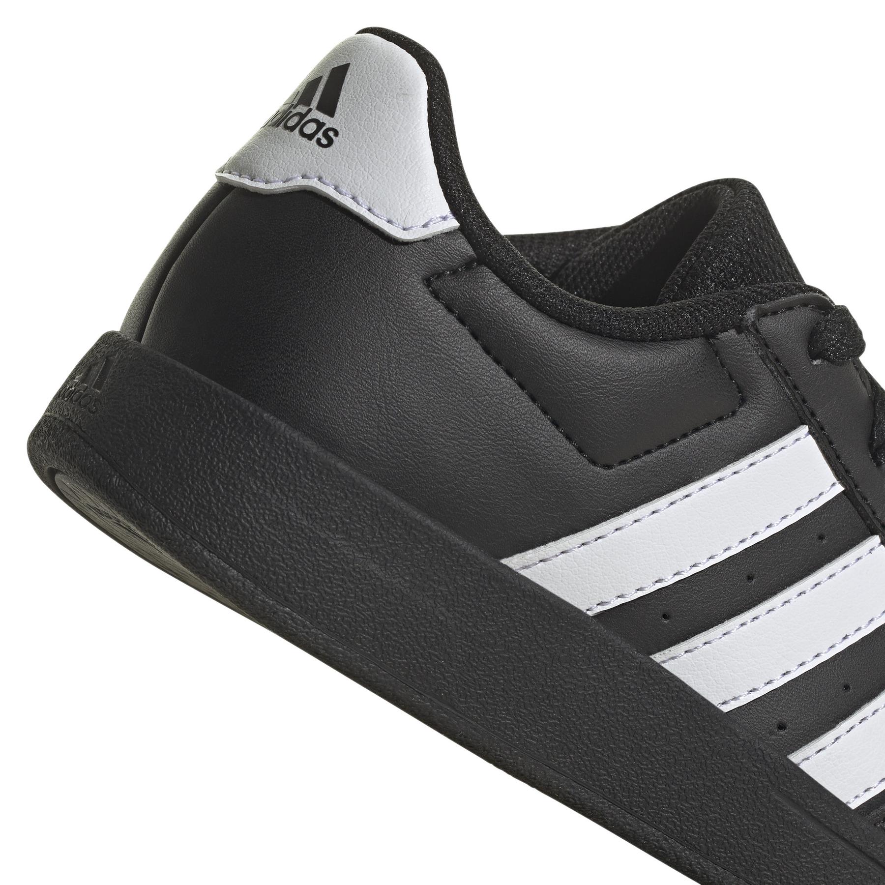 product/a/d/adidas_hp8961_8_footwear_photography_detail_view_1_white-nw052424.jpg