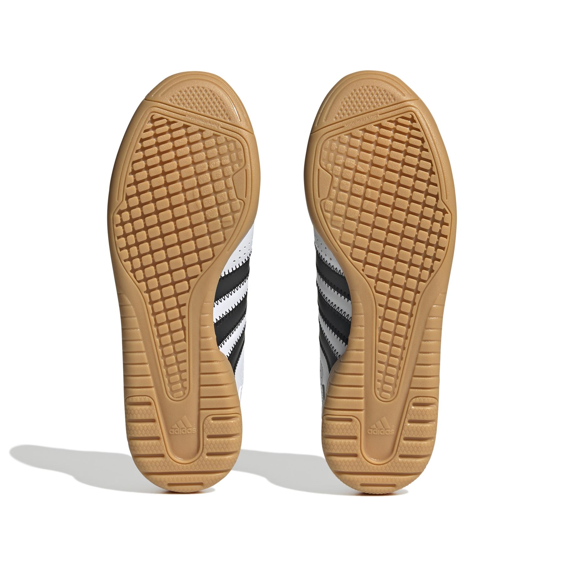 product/a/d/adidas_hq3518_4_footwear_photography_bottom_view_white-nw091625.jpg