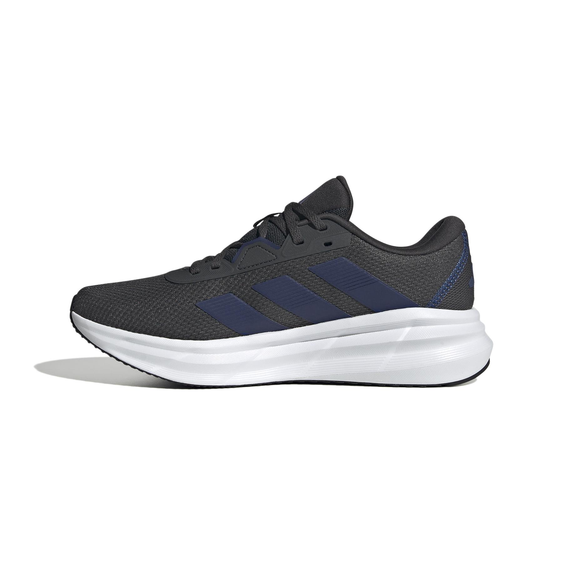product/a/d/adidas_id8751_5_footwear_photography_side_medial_center_view_white.jpg