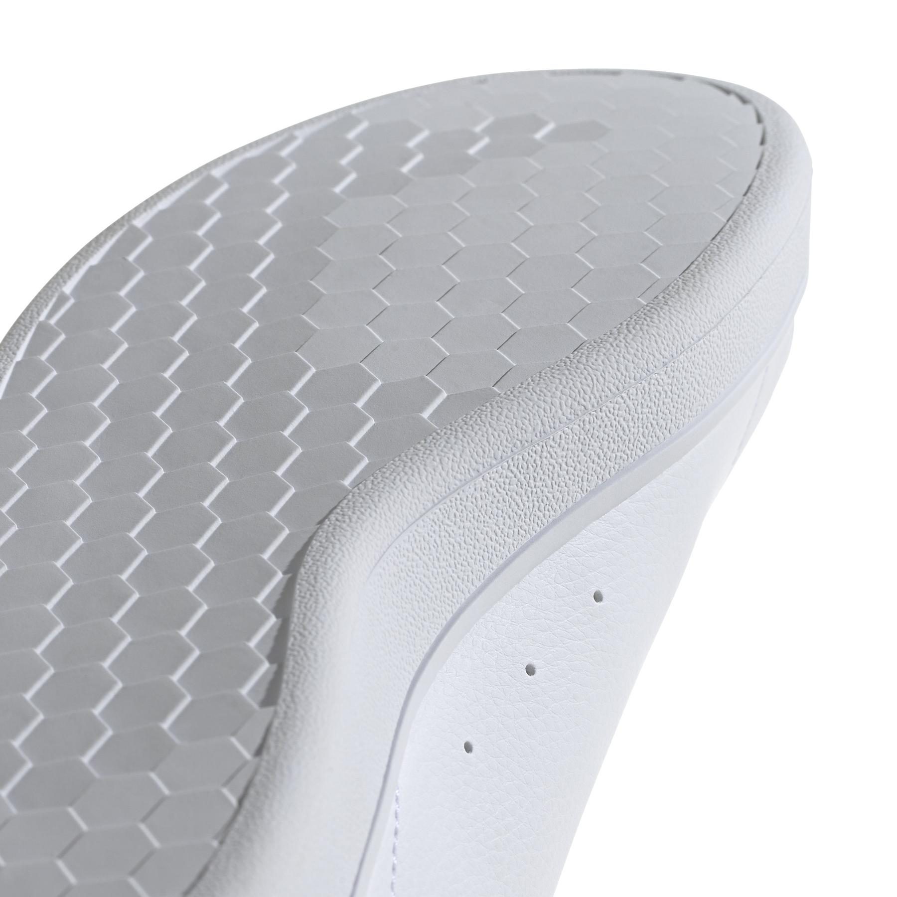 product/a/d/adidas_ie0927_9_footwear_photography_detail_view_2_white-nw052424.jpg