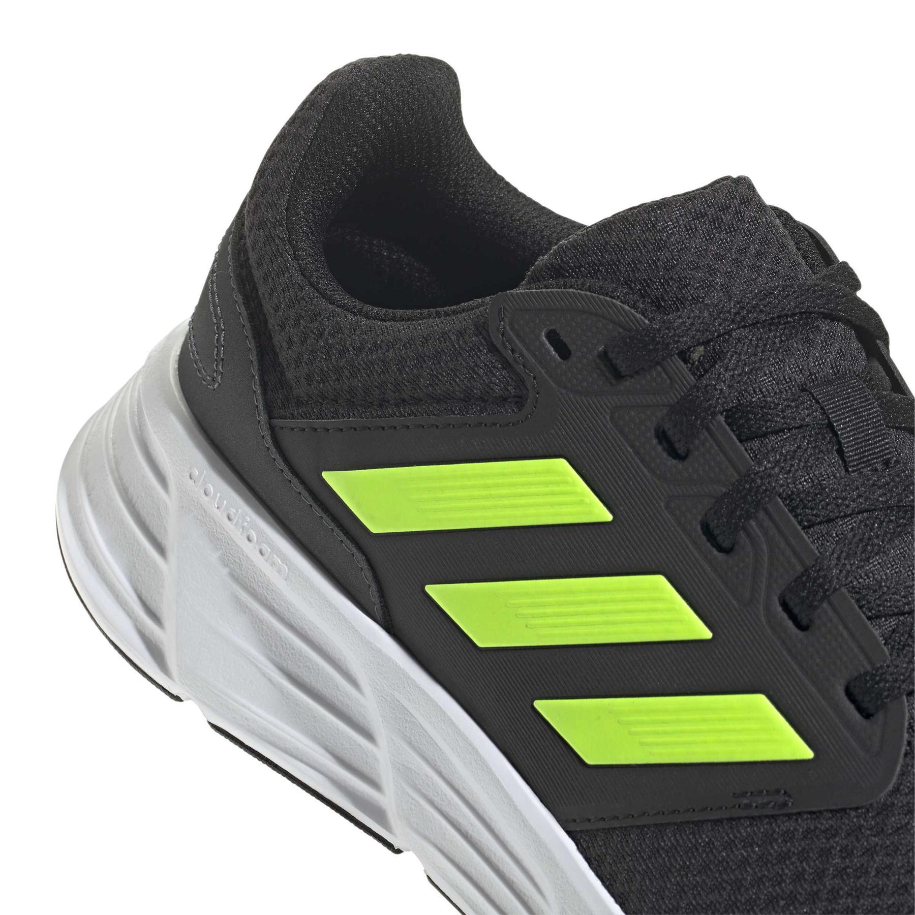 product/a/d/adidas_ie1974_8_footwear_photography_detail_view_1_white-nw091625.jpg