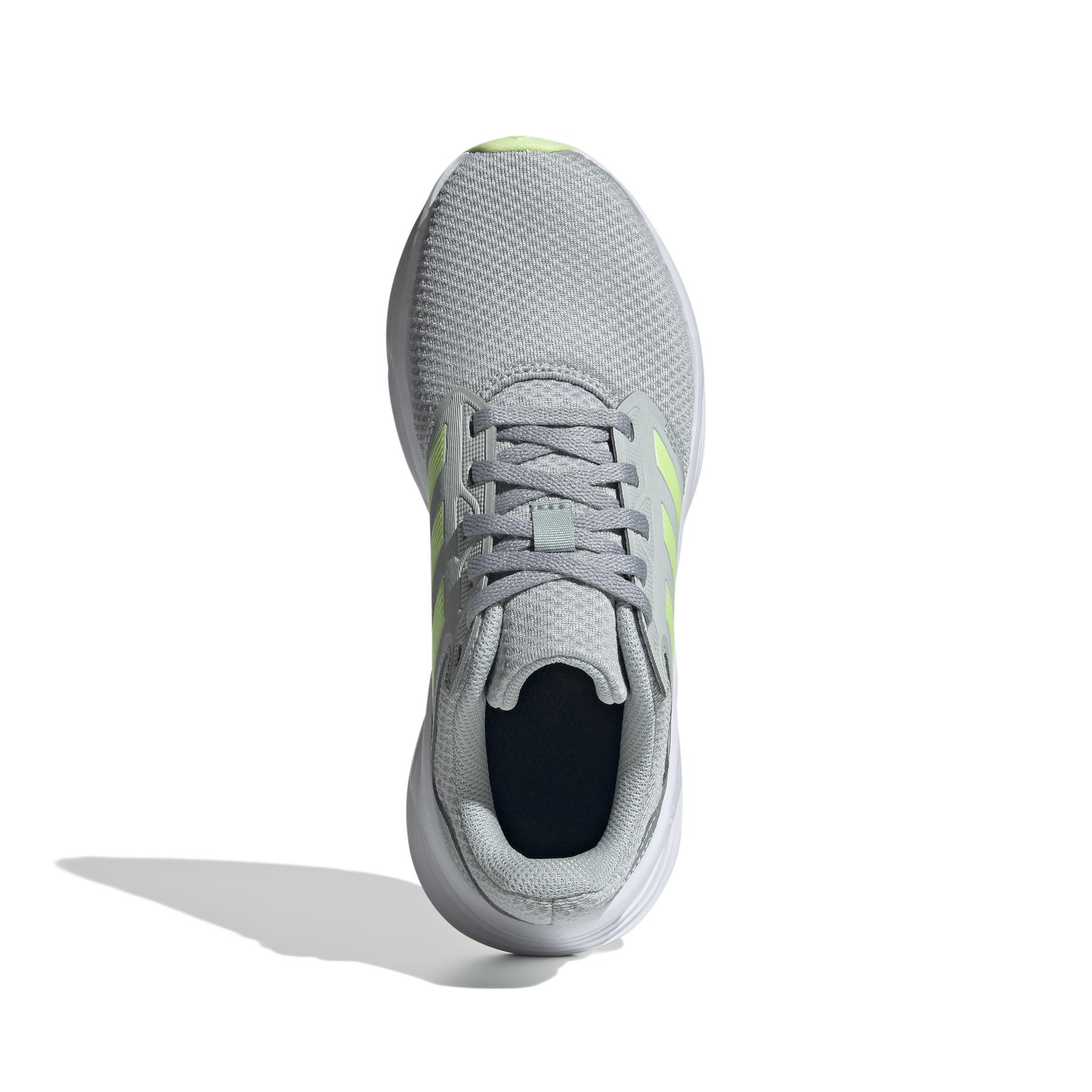 product/a/d/adidas_ie8144_3_footwear_photography_top_portrait_view_white.jpg