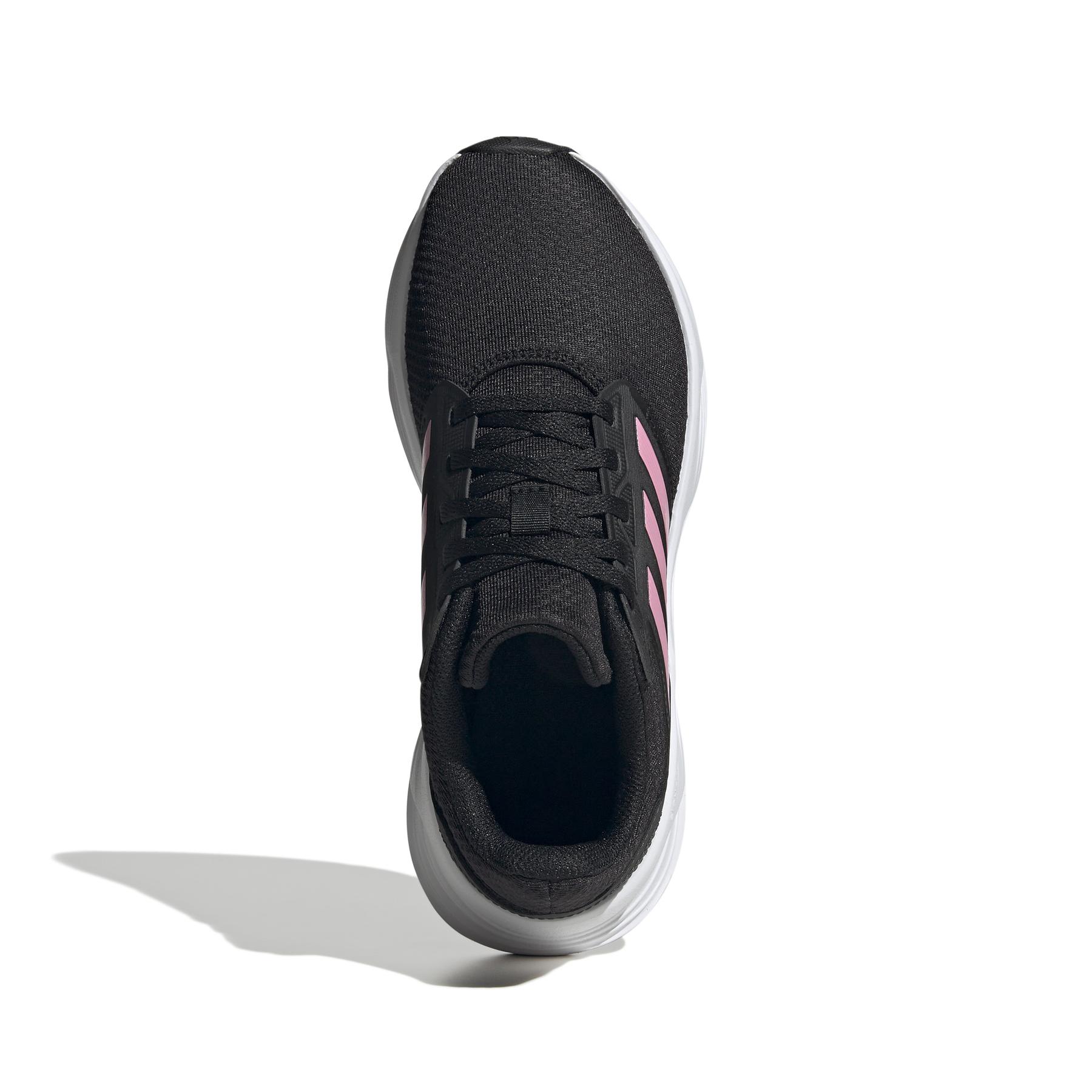 product/a/d/adidas_ie8149_3_footwear_photography_top_portrait_view_white.jpg
