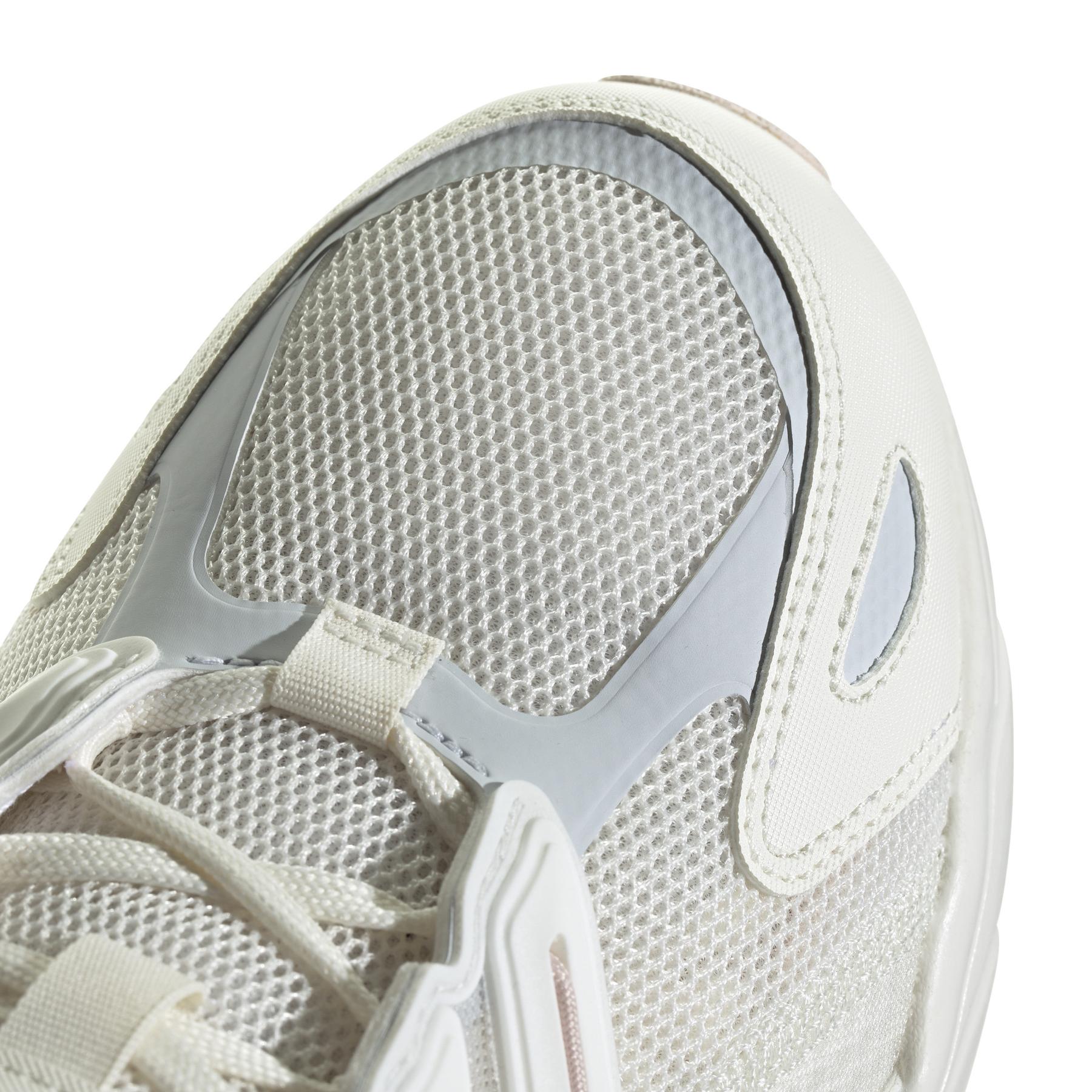 product/a/d/adidas_if6738_9_footwear_photography_detail_view_2_white-nw091625.jpg
