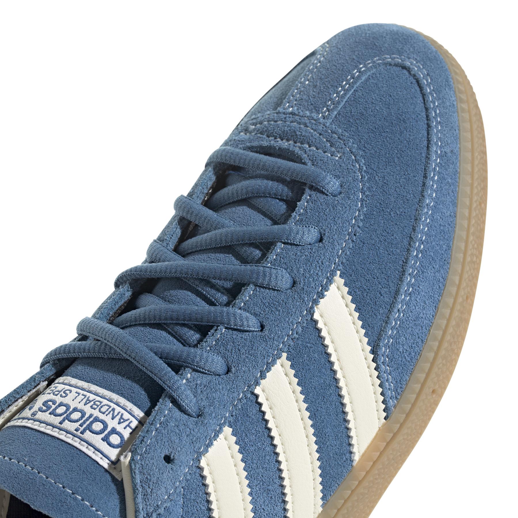 product/a/d/adidas_ig6194_9_footwear_photography_detail_view_2_white.jpg