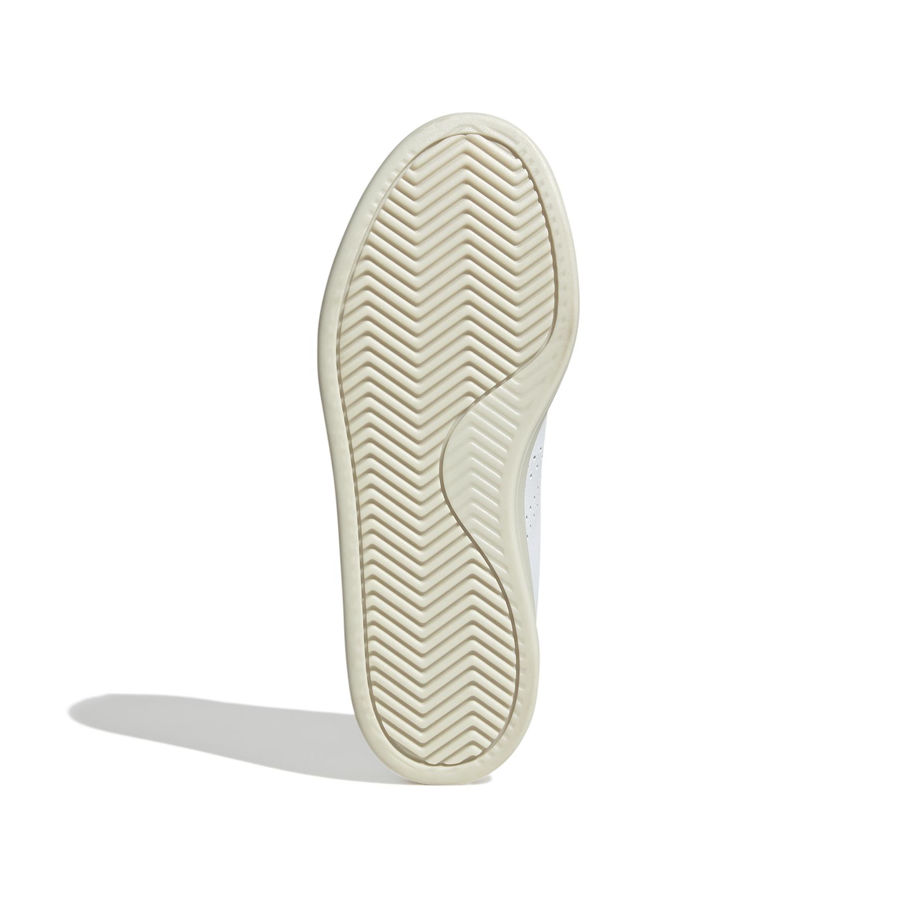 product/a/d/adidas_ig9182_4_footwear_photography_bottom_view_white.jpg