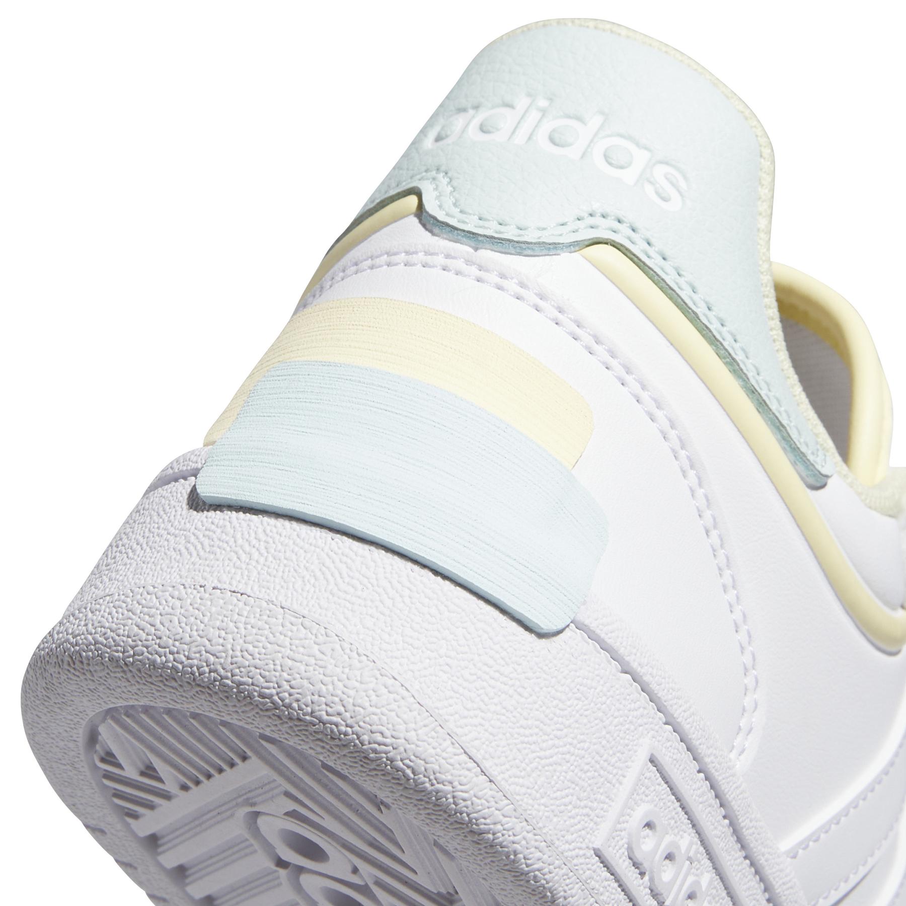 product/a/d/adidas_ih0165_8_footwear_photography_detail_view_1_white.jpg