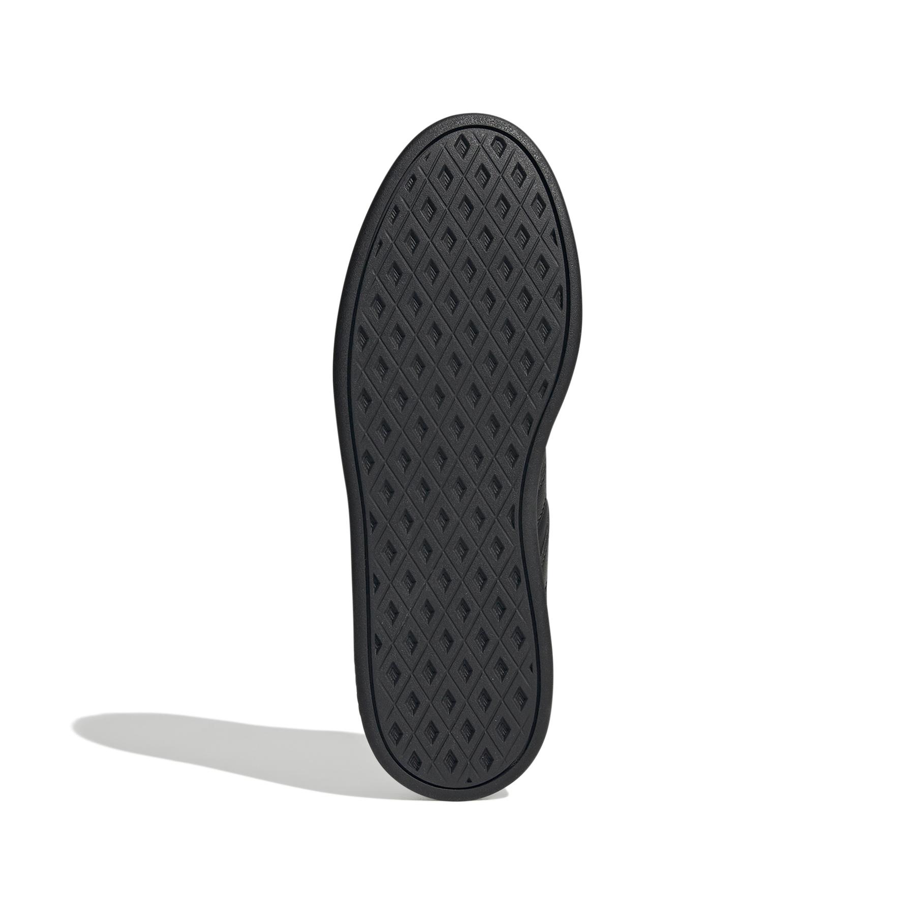 product/a/d/adidas_ih5422_4_footwear_photography_bottom_view_white.jpg