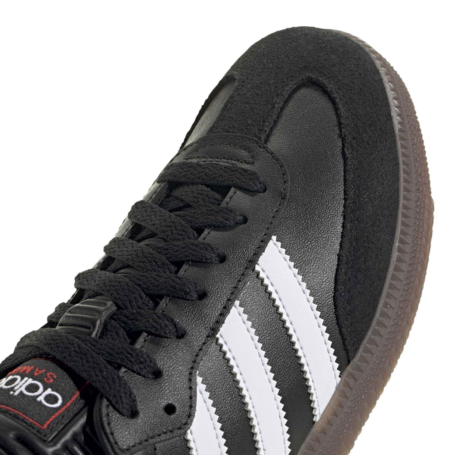product/a/d/adidas_ih6000_7_footwear_photography_detail_view_1_white-nw091625.jpg