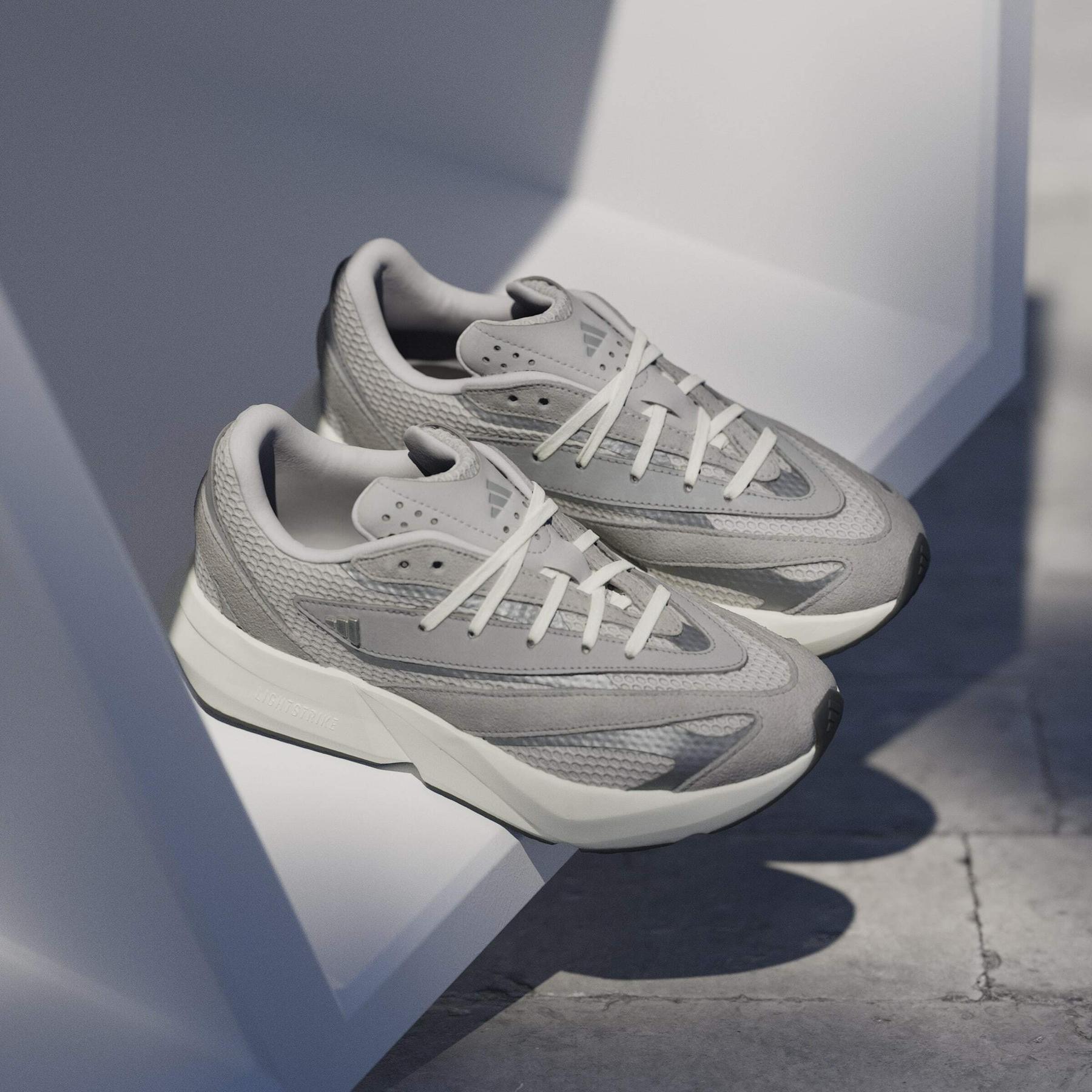 product/a/d/adidas_ih8606_17_footwear_photography_heromrktng_view_5-nw091625.jpg