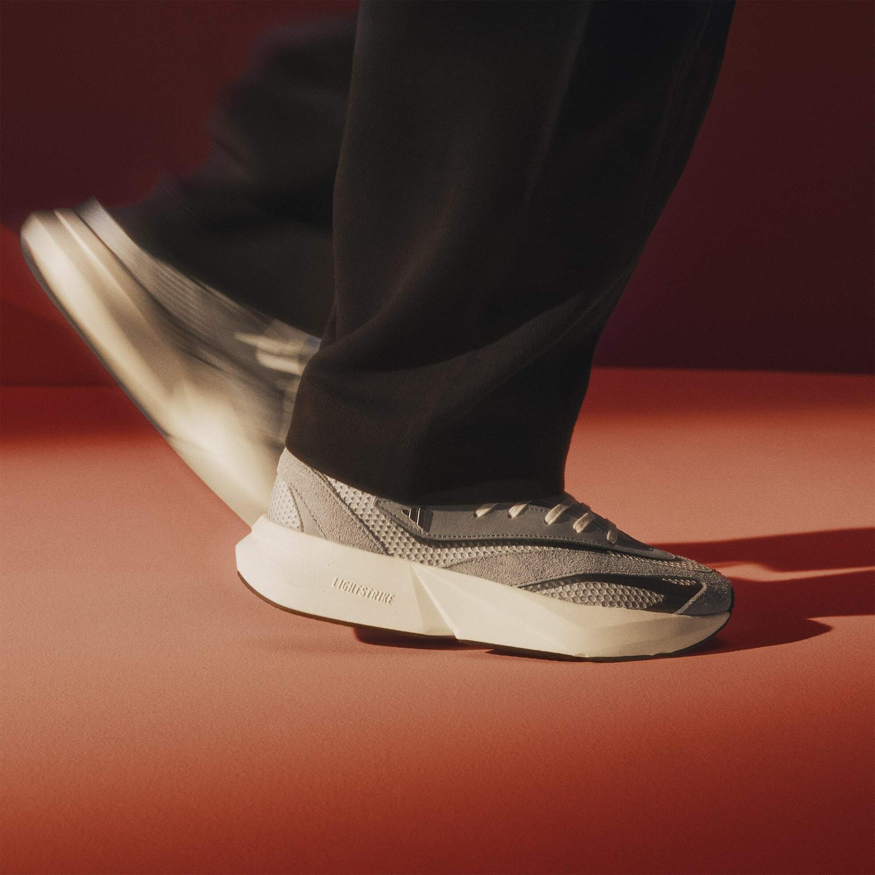 product/a/d/adidas_ih8606_24_footwear_photography_heromrktng_view_2-nw091625.jpg