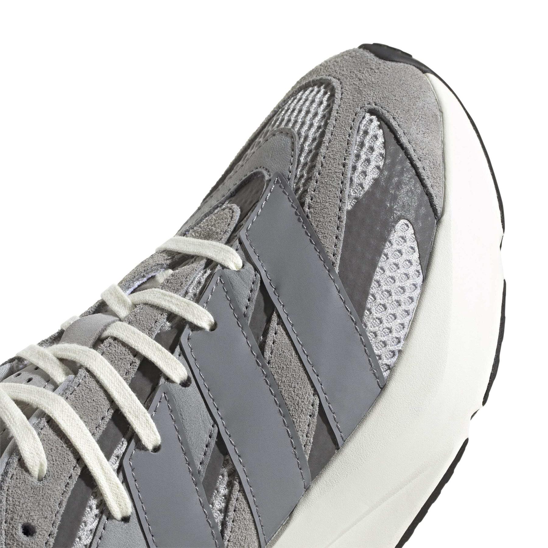 product/a/d/adidas_ih8607_8_footwear_photography_detail_view_1_white-nw091625.jpg
