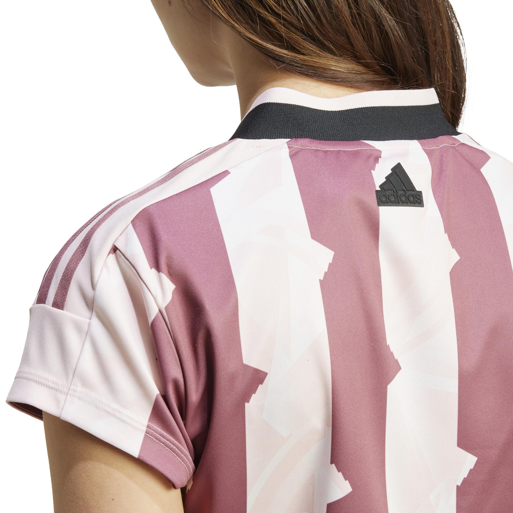product/a/d/adidas_ix3520_8_apparel_on_model_detail_view_2_white.jpg