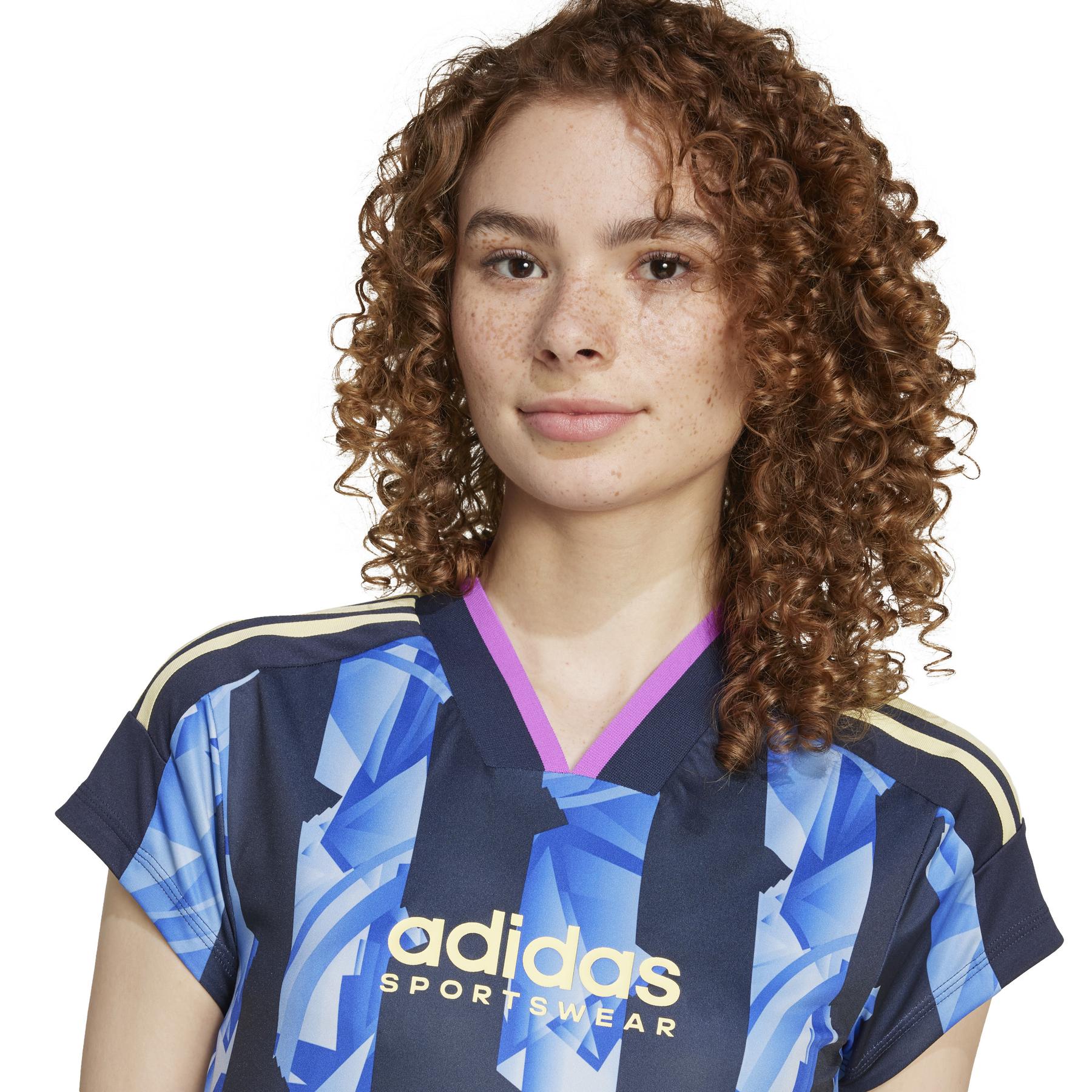 product/a/d/adidas_ix3728_8_apparel_on_model_detail_view_1_white.jpg