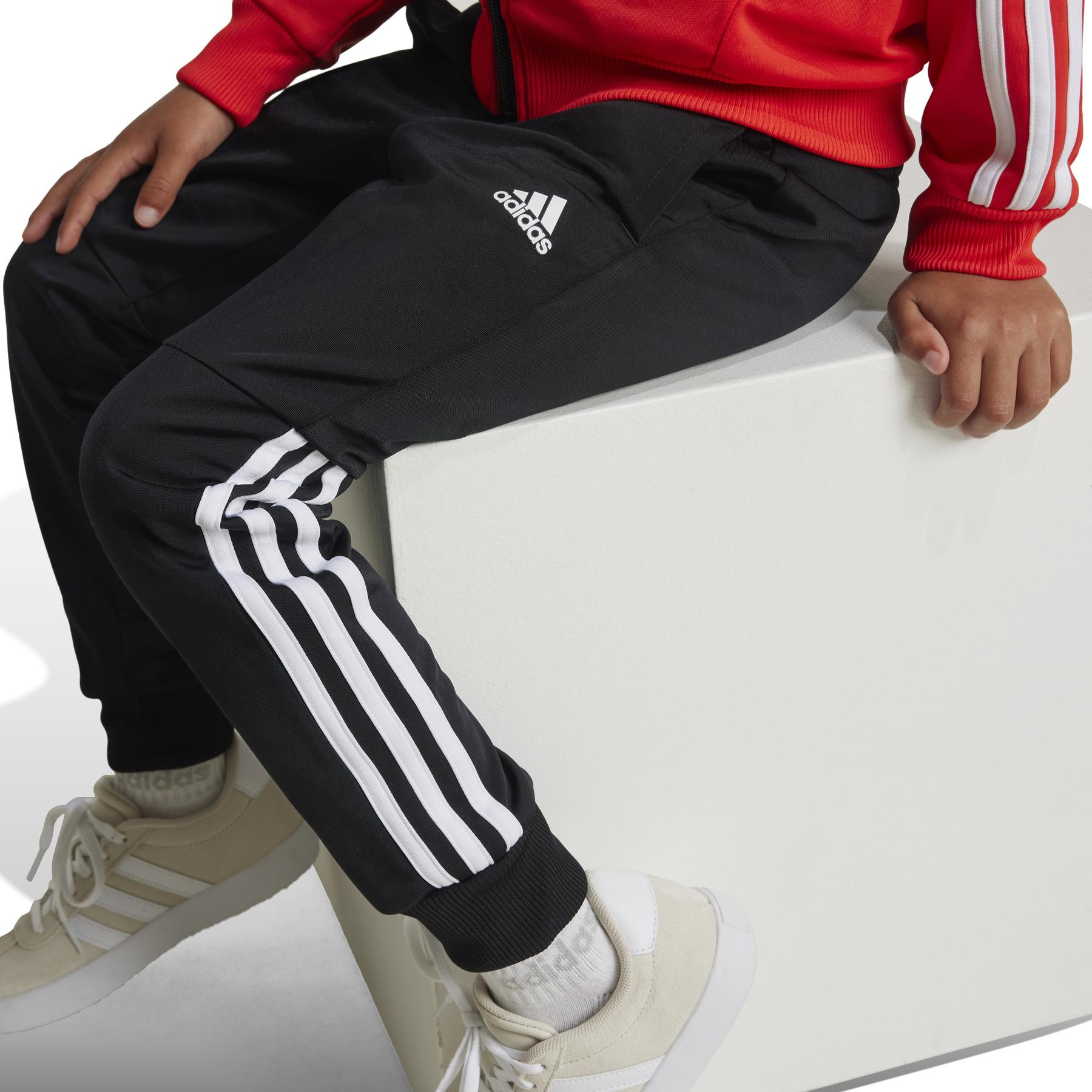 product/a/d/adidas_iy1806_8_apparel_on_model_detail_view_2_white.jpg
