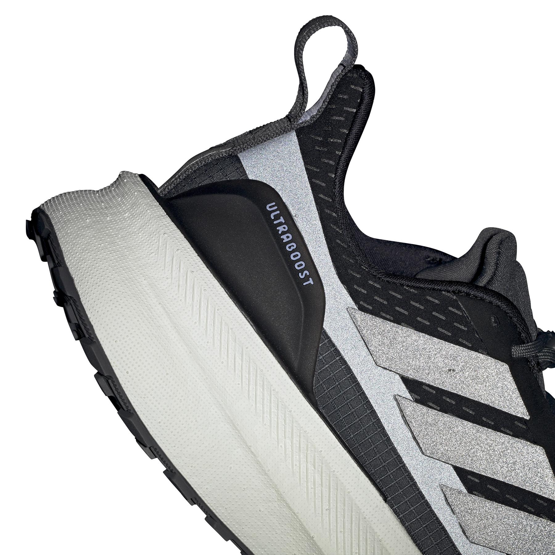 product/a/d/adidas_ji1390_13_footwear_photography_reflective_detail_white-nw091625.jpg
