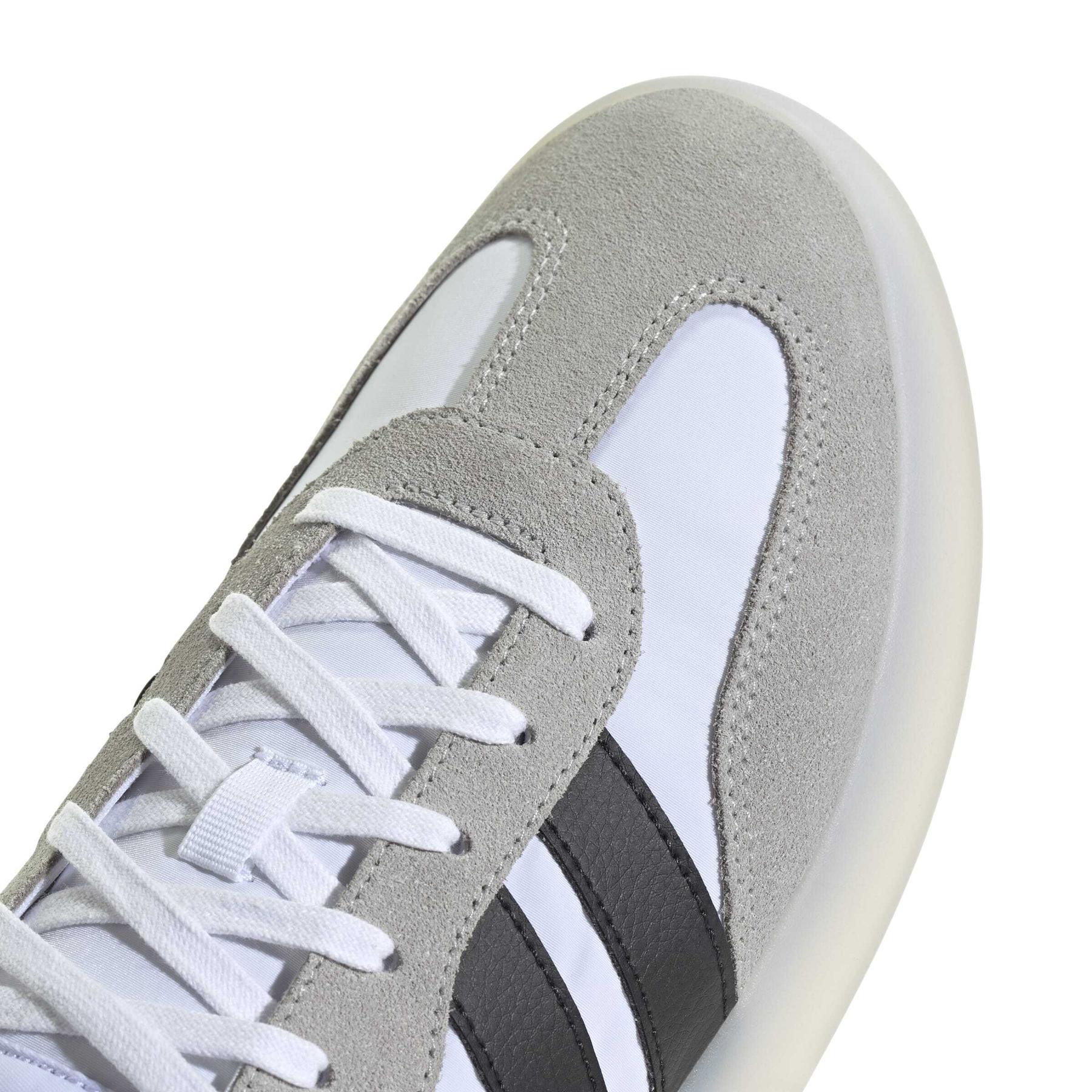 product/a/d/adidas_ji2315_8_footwear_photography_detail_view_1_white-nw091625.jpg