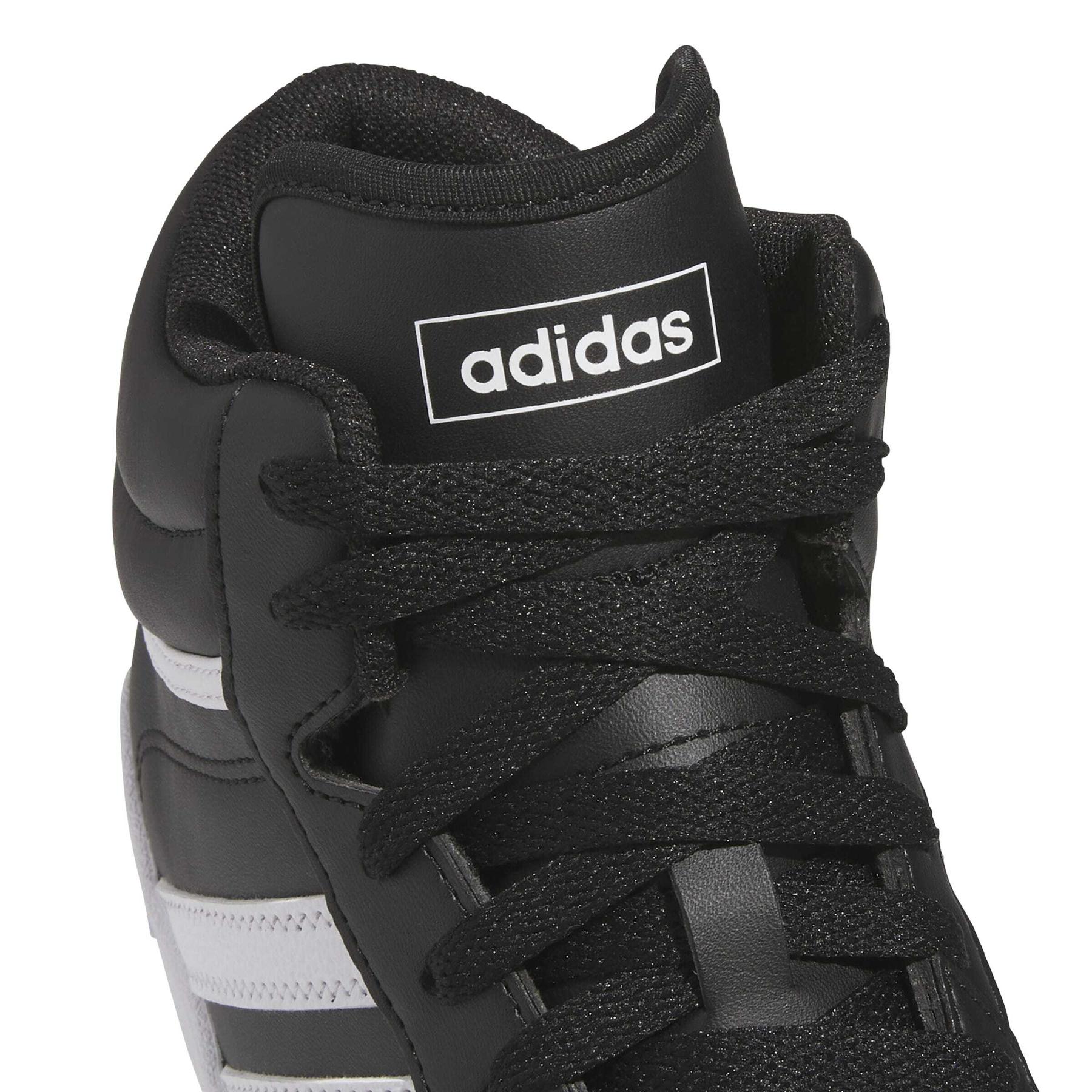 product/a/d/adidas_ji3464_9_footwear_photography_detail_view_2_white-nw091625.jpg
