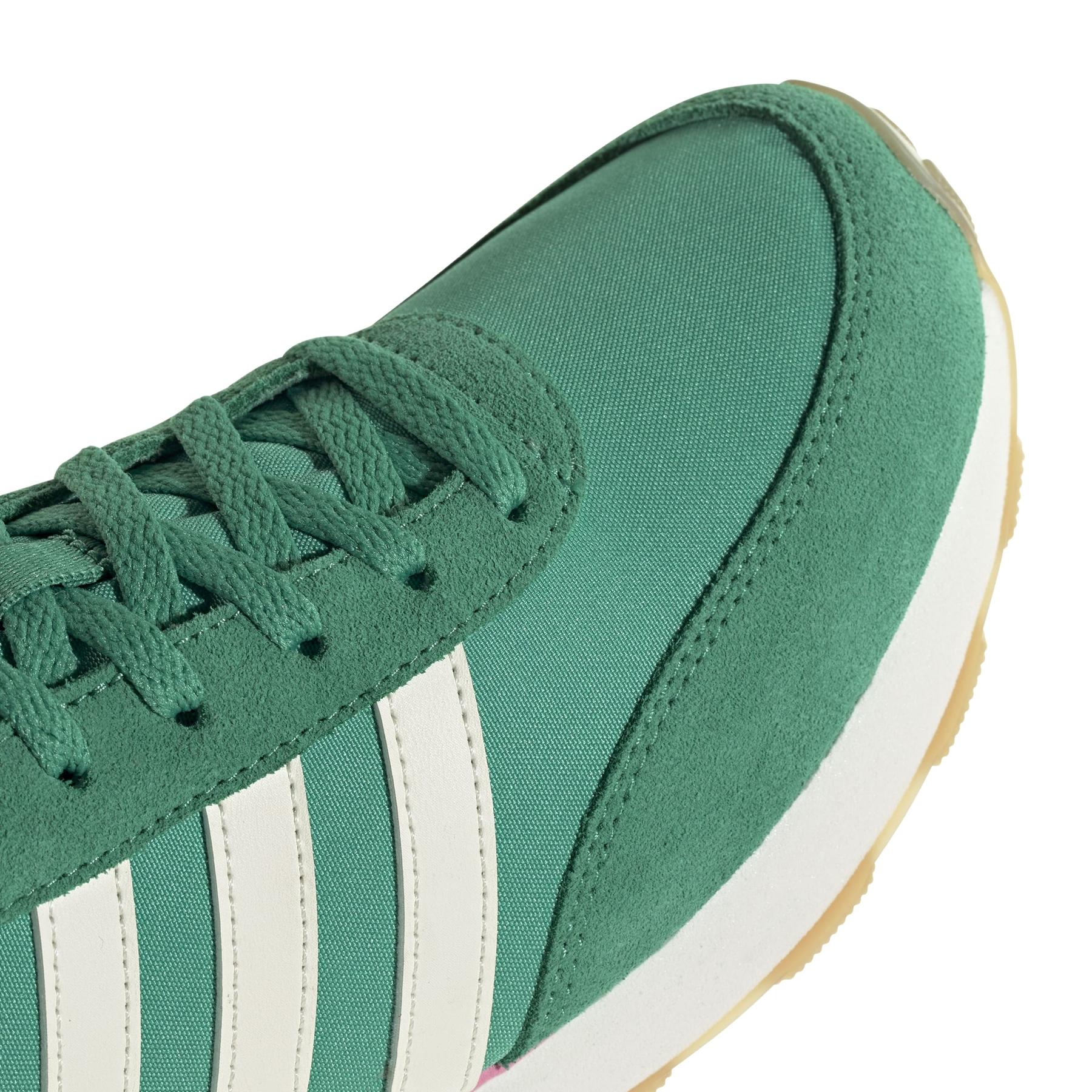 product/a/d/adidas_ji4985_8_footwear_photography_detail_view_1_white-nw091625.jpg