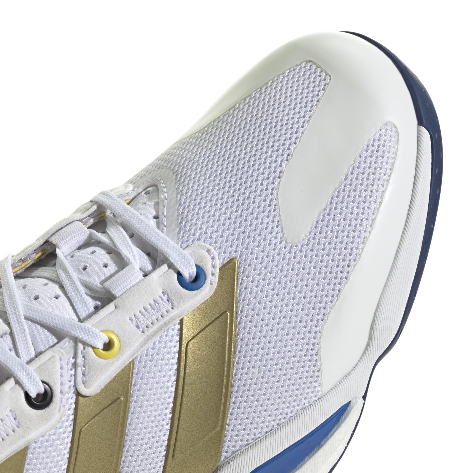 product/a/d/adidas_jp5770_9_footwear_photography_detail_view_2_white-nw071524.jpg