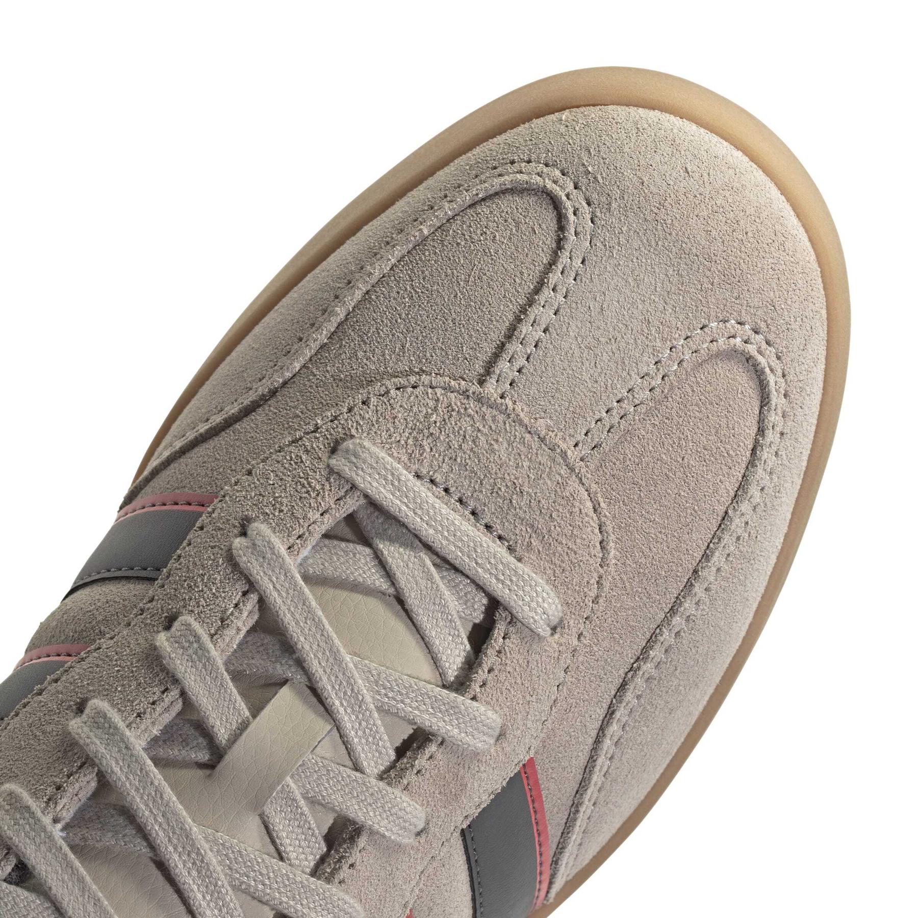 product/a/d/adidas_jp7100_9_footwear_photography_detail_view_2_white-nw091625.jpg