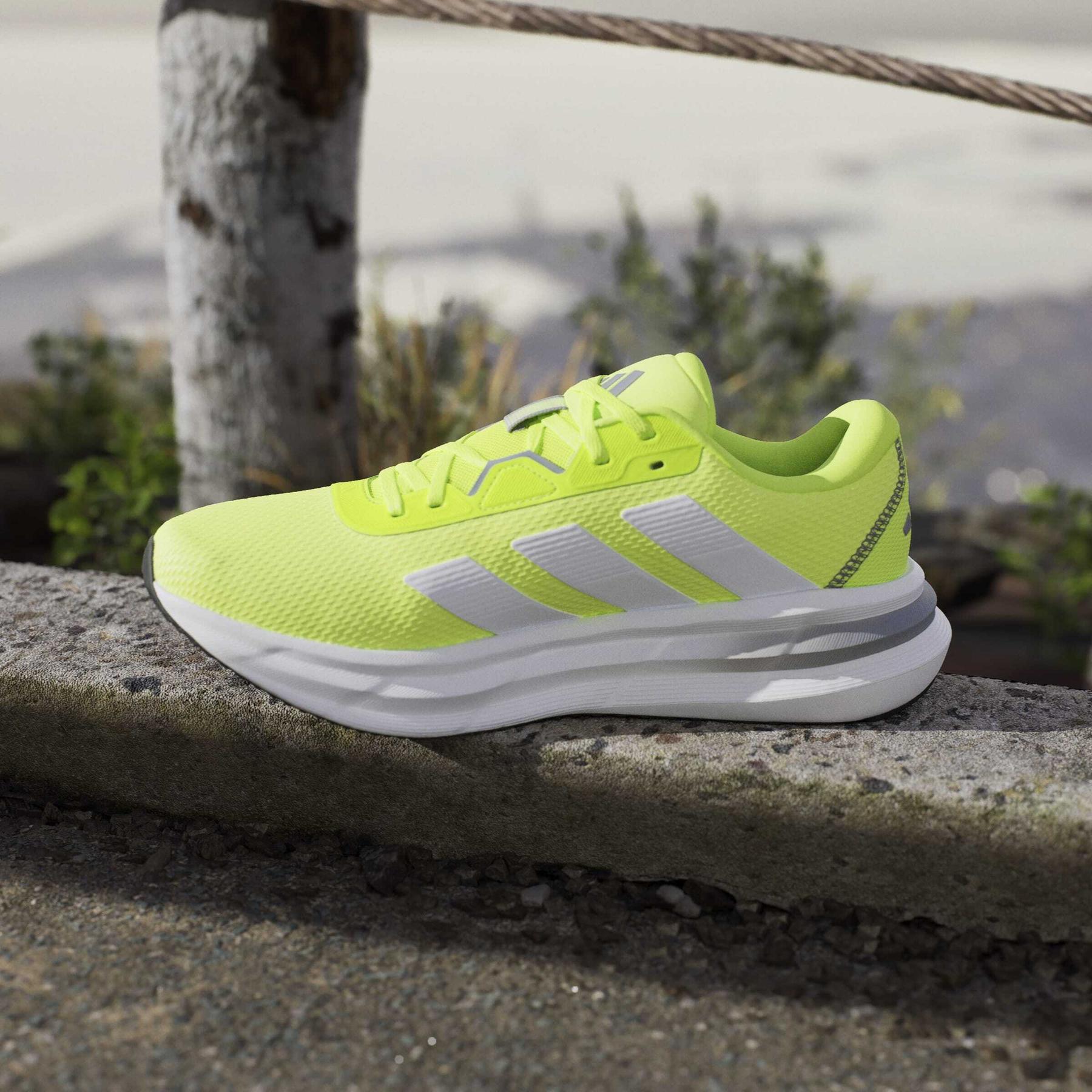 product/a/d/adidas_jq2624_20_footwear_photography_heromrktng_view_7-nw091625.jpg