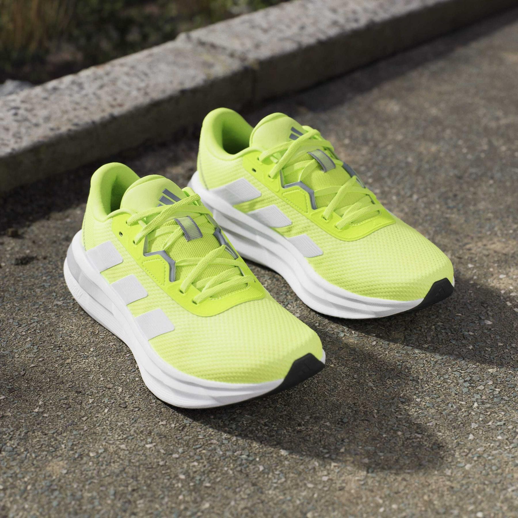 product/a/d/adidas_jq2624_21_footwear_photography_heromrktng_view_8-nw091625.jpg