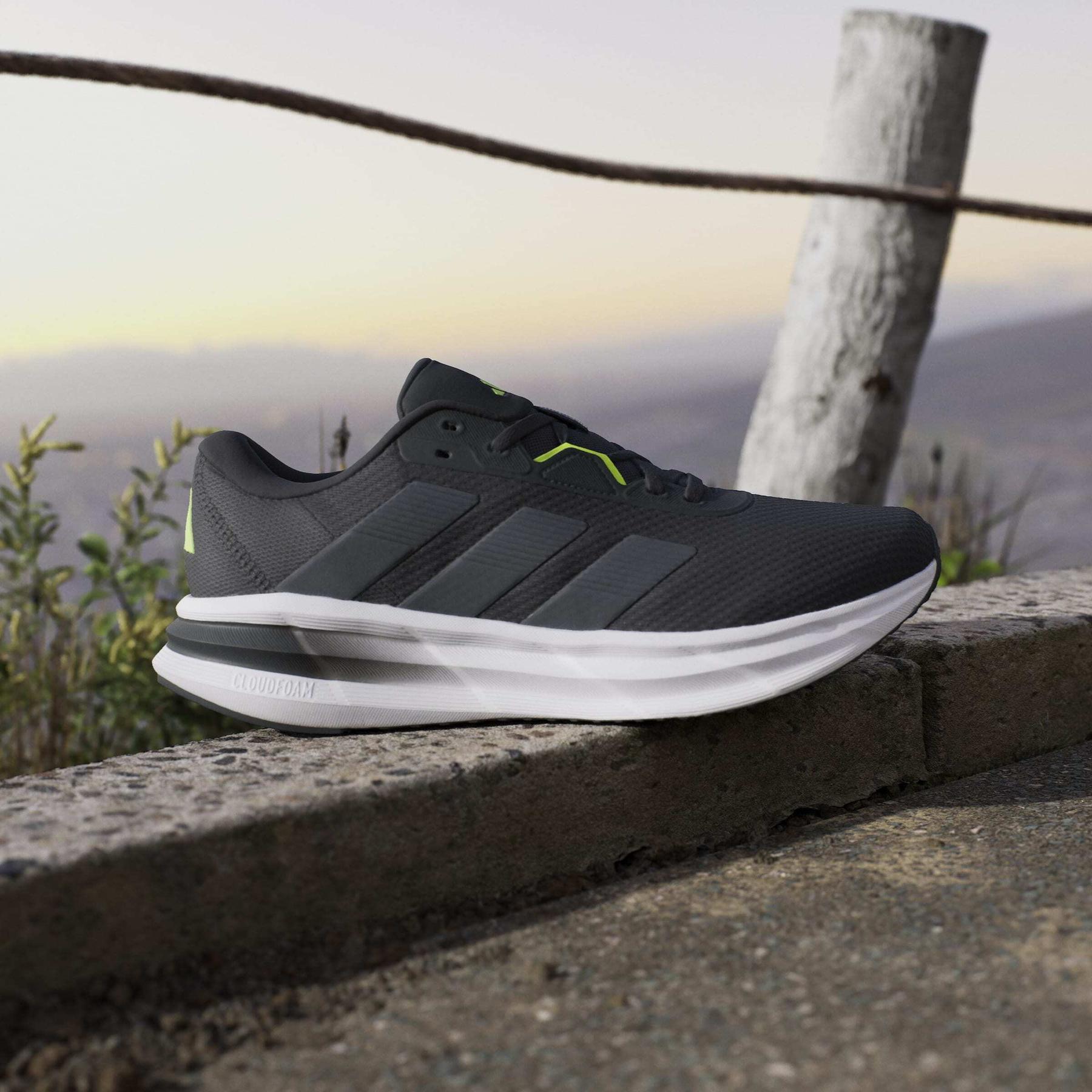 product/a/d/adidas_jq2625_14_footwear_photography_heromrktng_view_3-nw091625.jpg