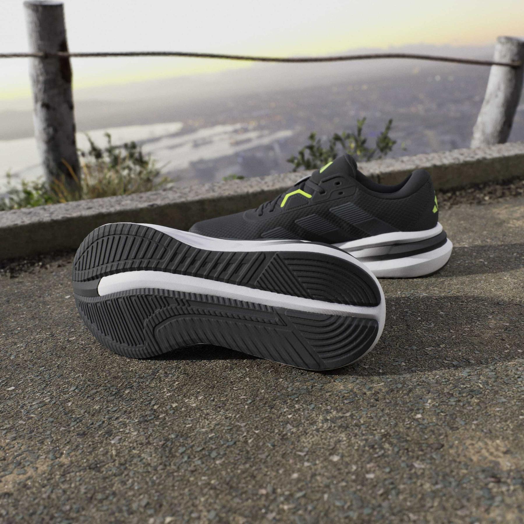 product/a/d/adidas_jq2625_15_footwear_photography_heromrktng_view_4-nw091625.jpg