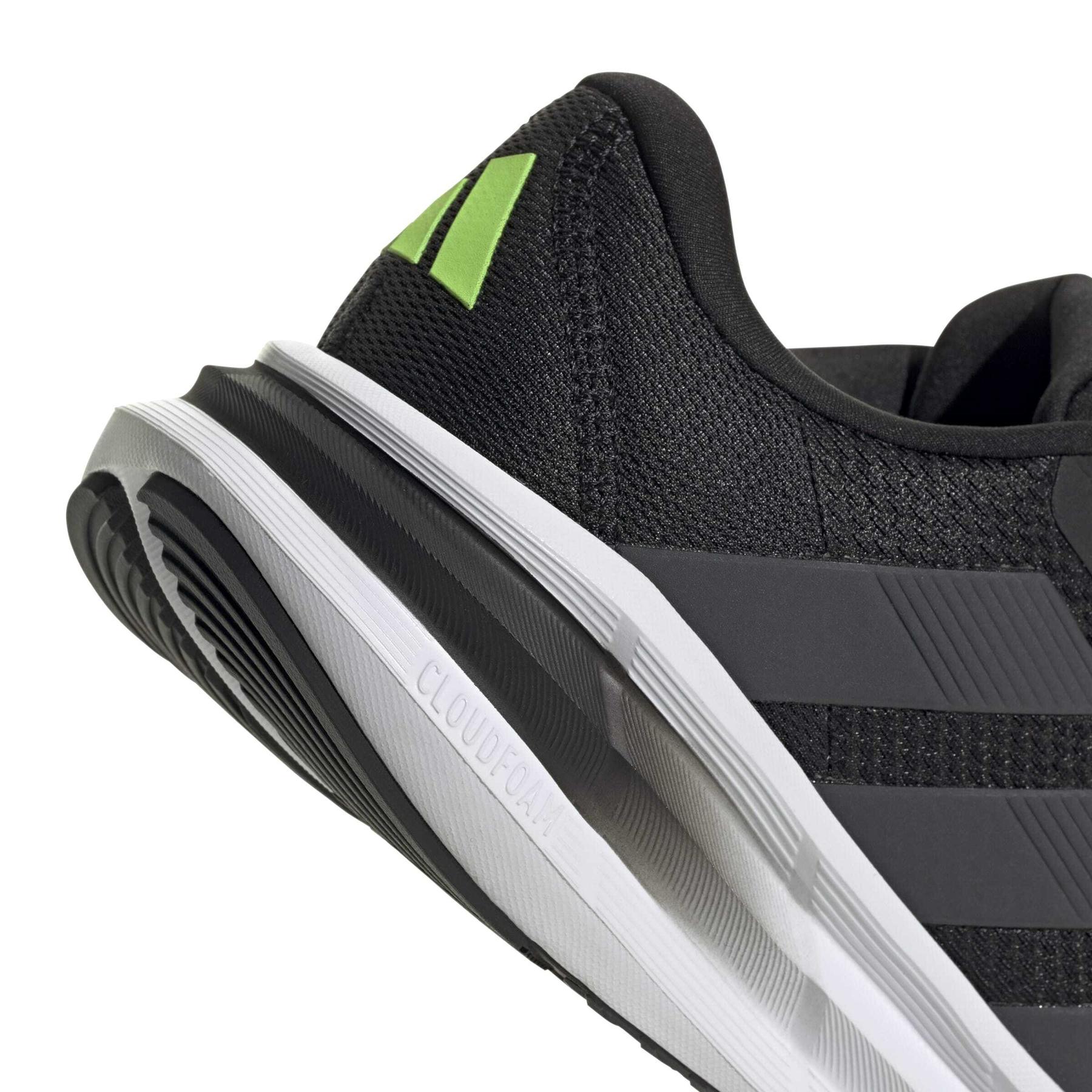product/a/d/adidas_jq2625_8_footwear_photography_detail_view_1_white-nw091625.jpg