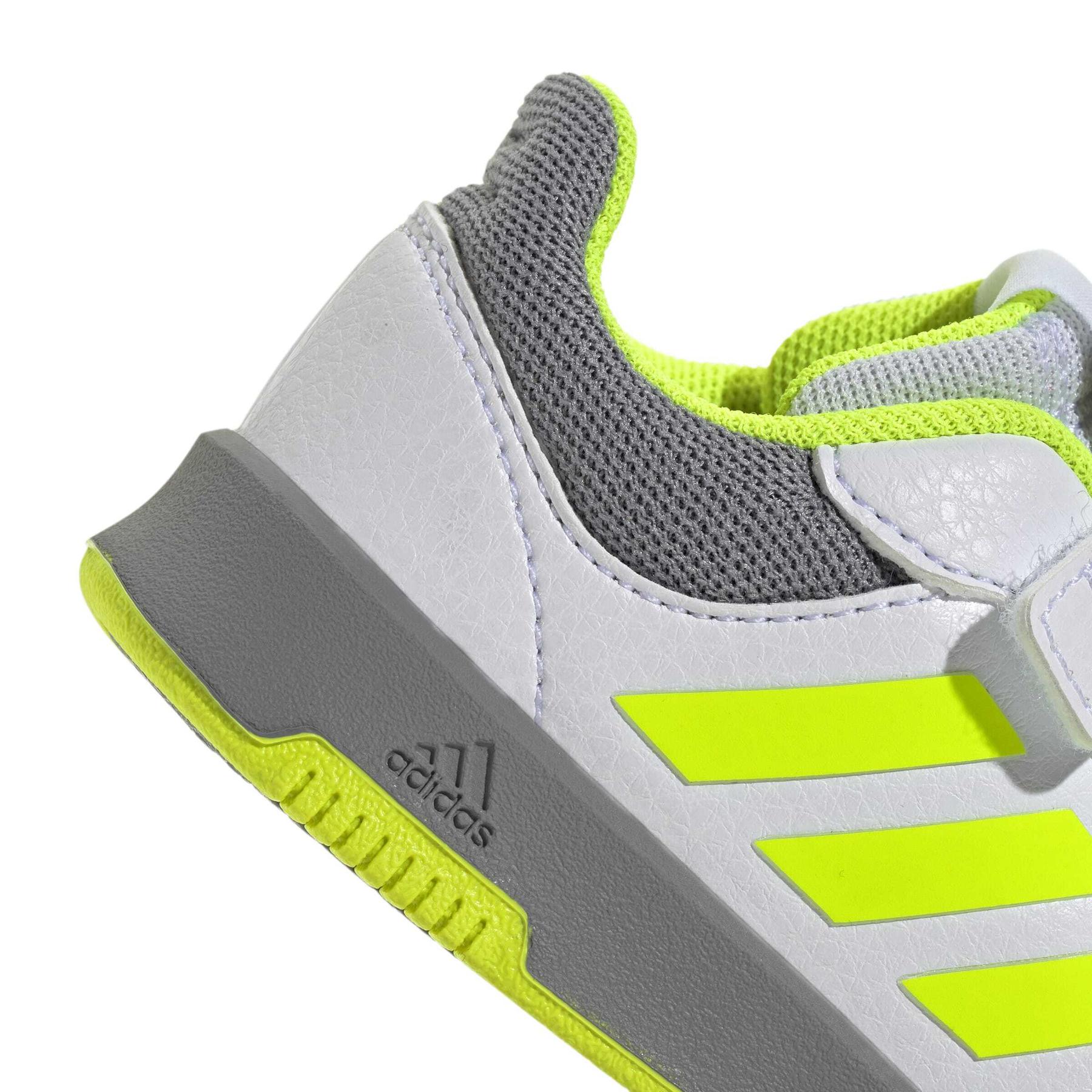 product/a/d/adidas_jq2875_8_footwear_photography_detail_view_1_white-nw091625.jpg