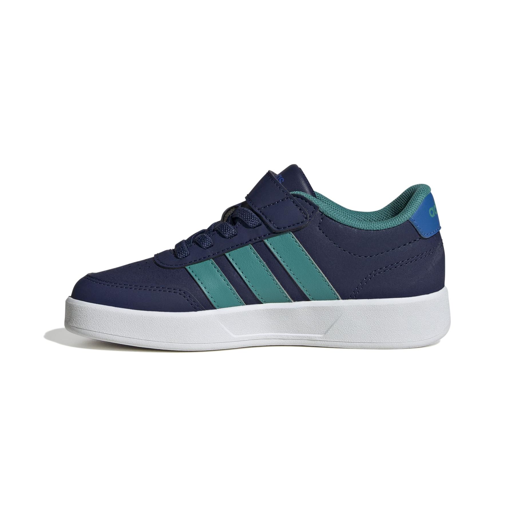 product/a/d/adidas_jq3030_5_footwear_photography_side_medial_center_view_white-nw091625.jpg