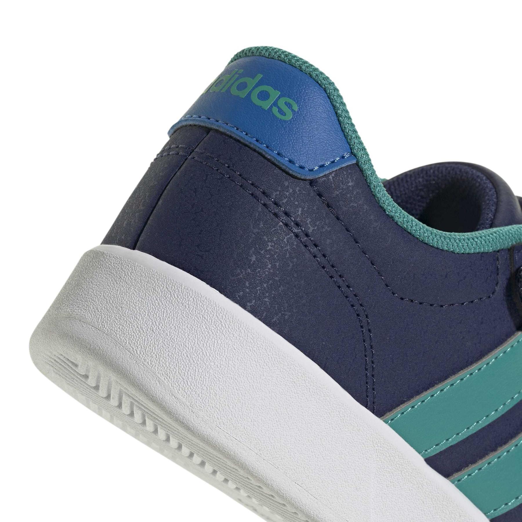 product/a/d/adidas_jq3030_9_footwear_photography_detail_view_2_white-nw091625.jpg