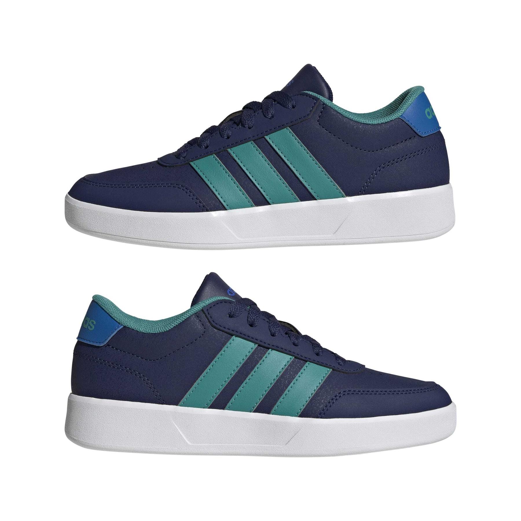 product/a/d/adidas_jq3041_10_footwear_photography_mirrored_pair_view_white-nw091625.jpg
