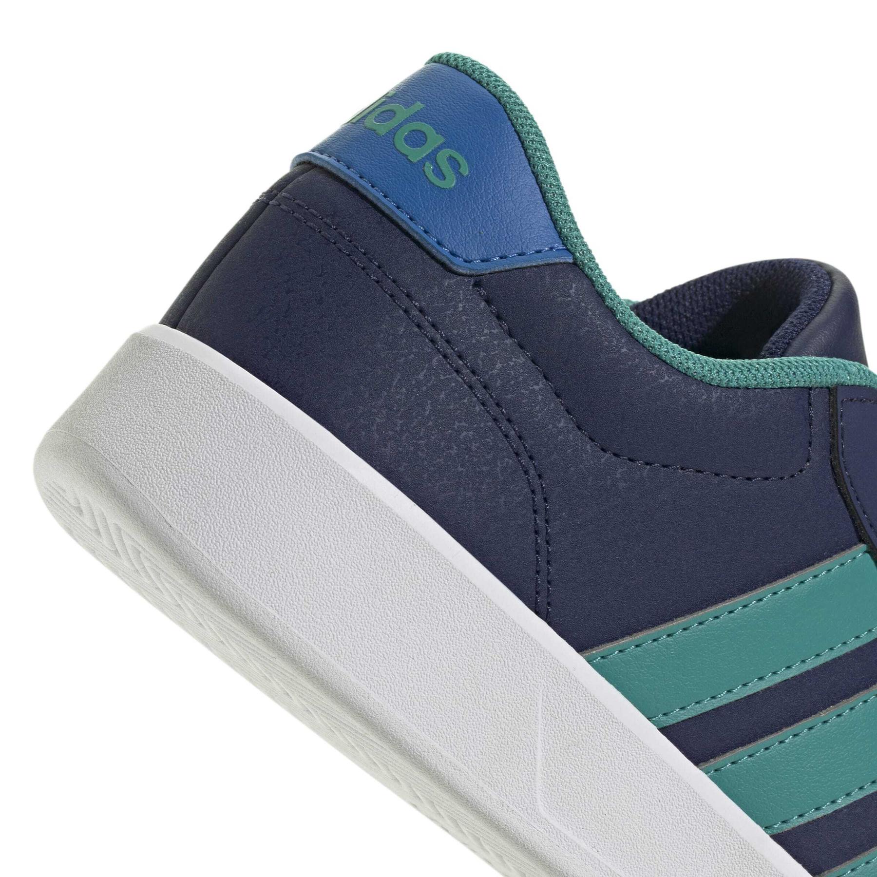 product/a/d/adidas_jq3041_8_footwear_photography_detail_view_1_white-nw091625.jpg