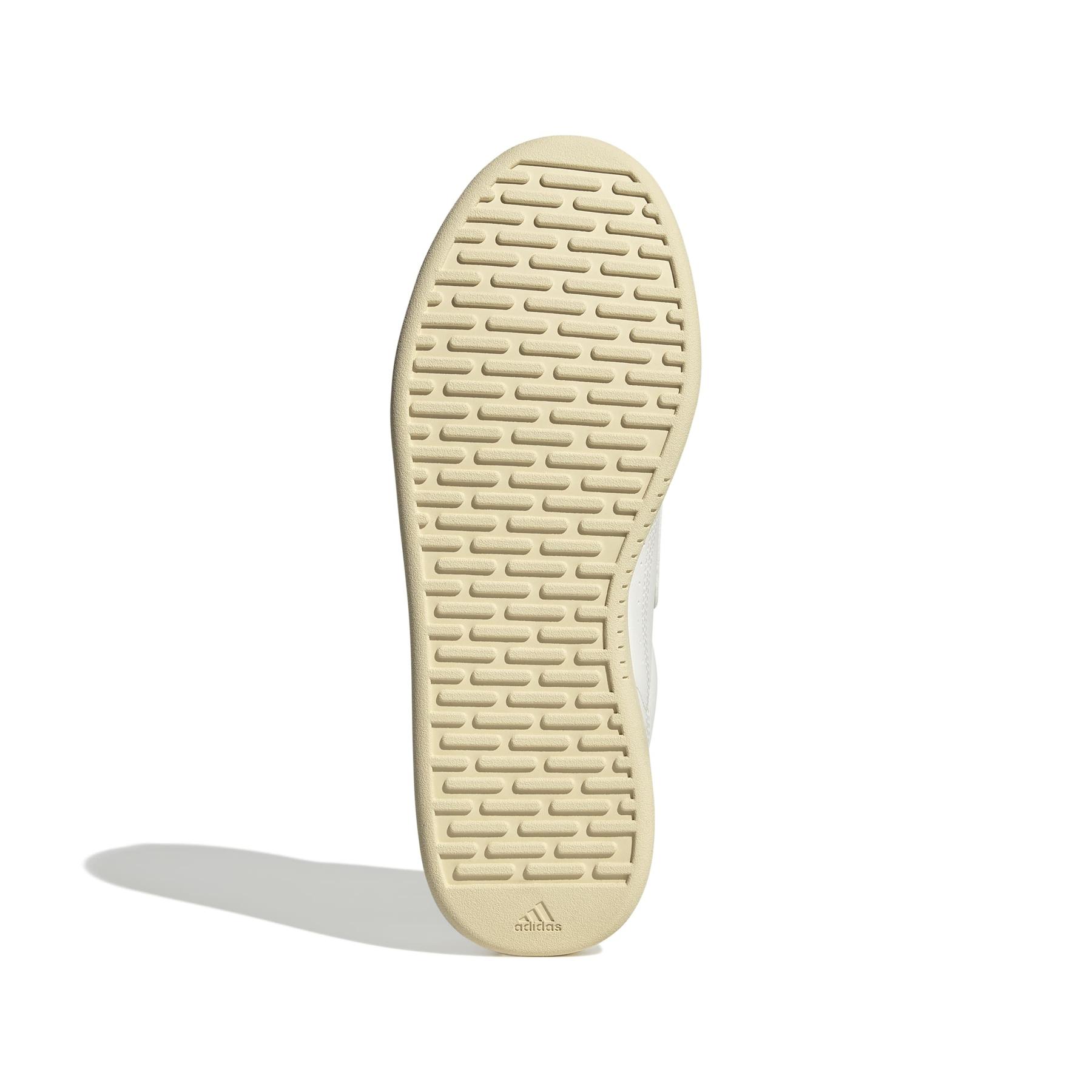 product/a/d/adidas_jq3527_4_footwear_photography_bottom_view_white-nw091625.jpg