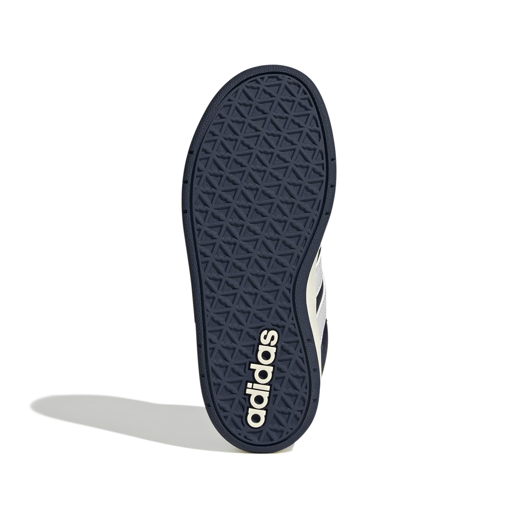 product/a/d/adidas_jq3691_4_footwear_photography_bottom_view_white-nw091625.jpg