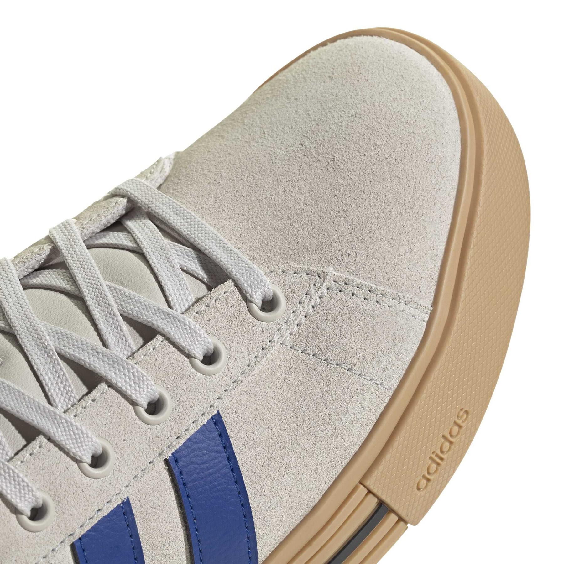 product/a/d/adidas_jq5647_9_footwear_photography_detail_view_2_white-nw091625.jpg