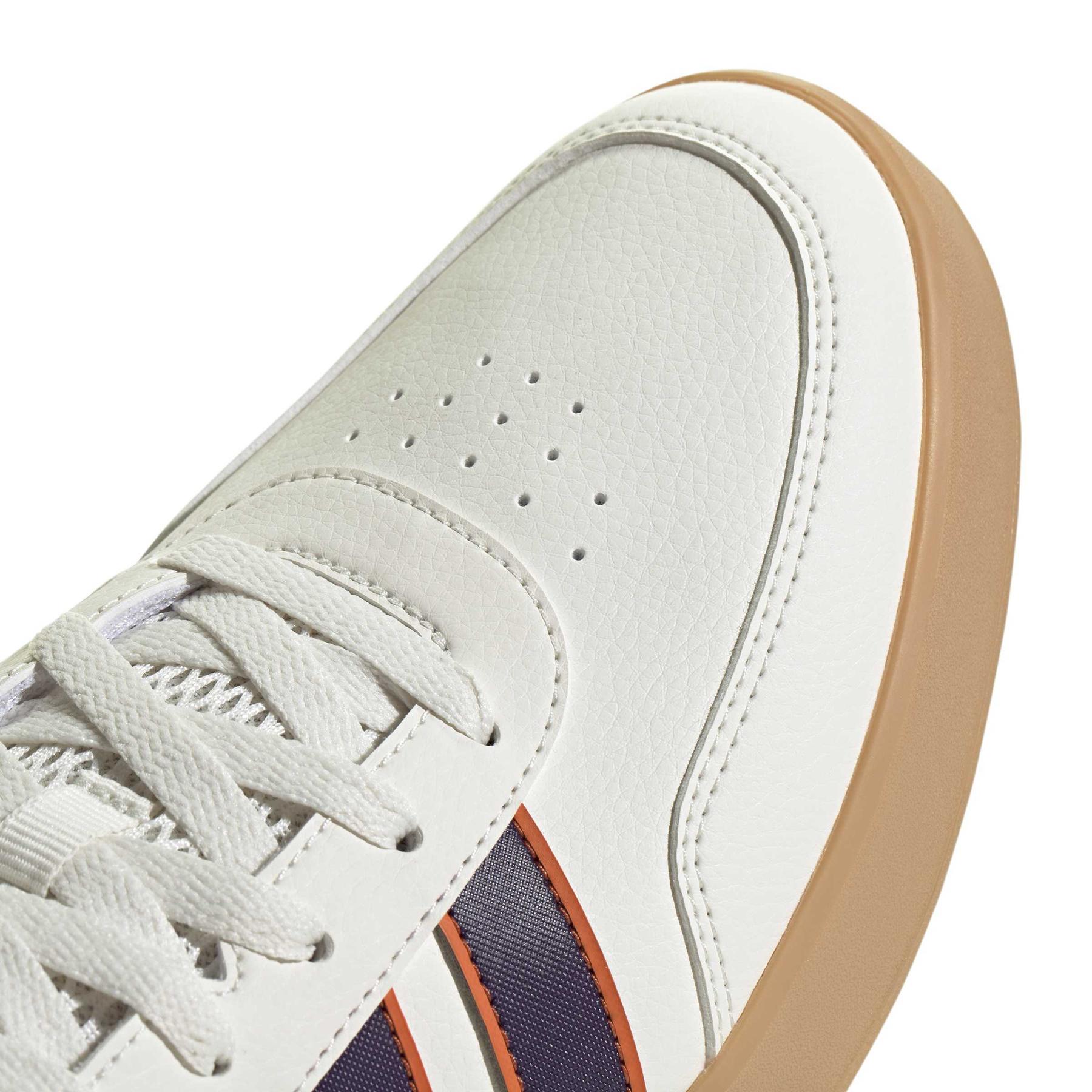 product/a/d/adidas_jq6075_8_footwear_photography_detail_view_1_white-nw091625.jpg