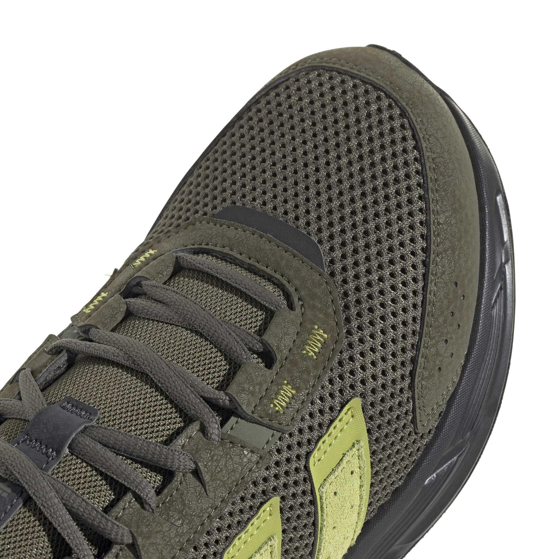 product/a/d/adidas_jq6080_9_footwear_photography_detail_view_2_white-nw091625.jpg