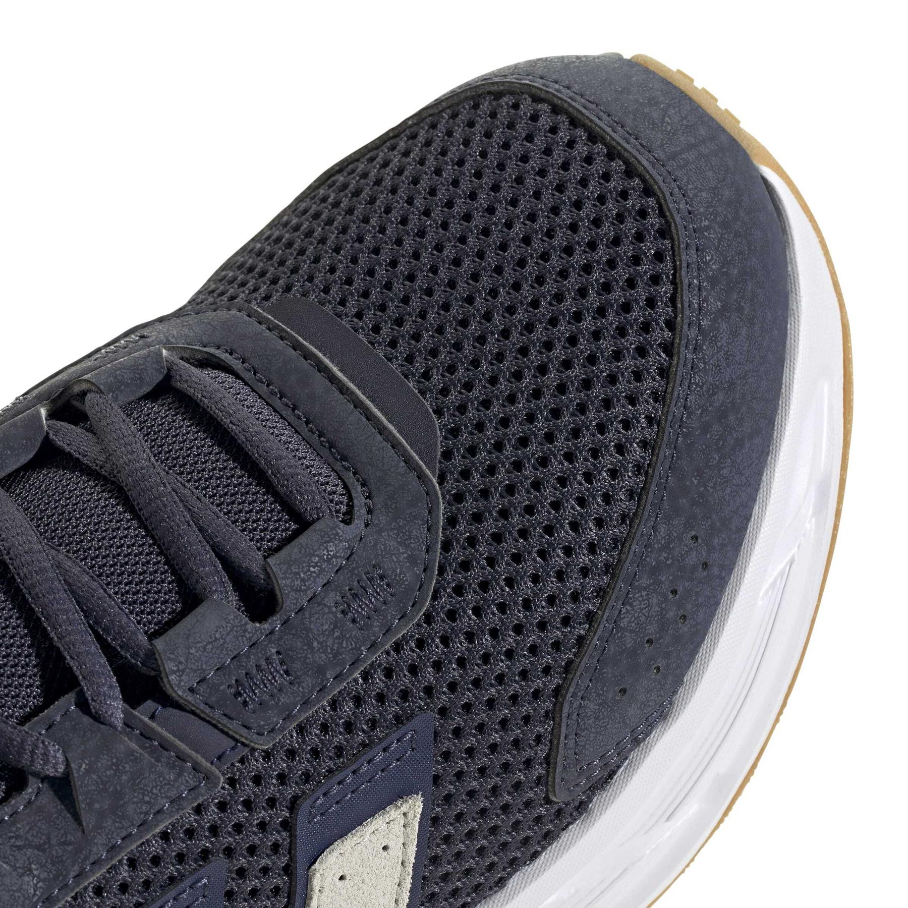 product/a/d/adidas_jq6082_9_footwear_photography_detail_view_2_white-nw091625.jpg
