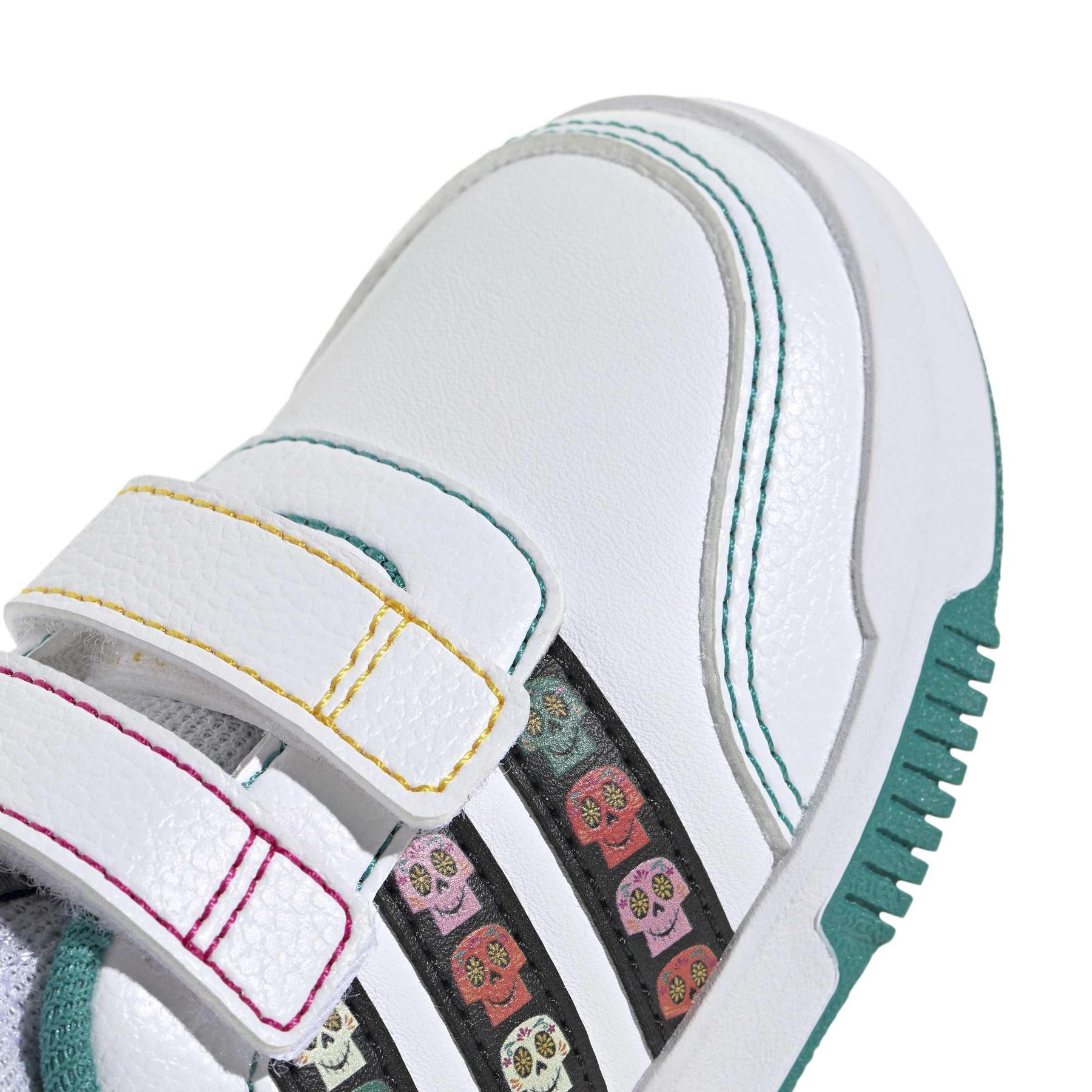 product/a/d/adidas_jq6175_9_footwear_photography_detail_view_2_white-nw091625.jpg