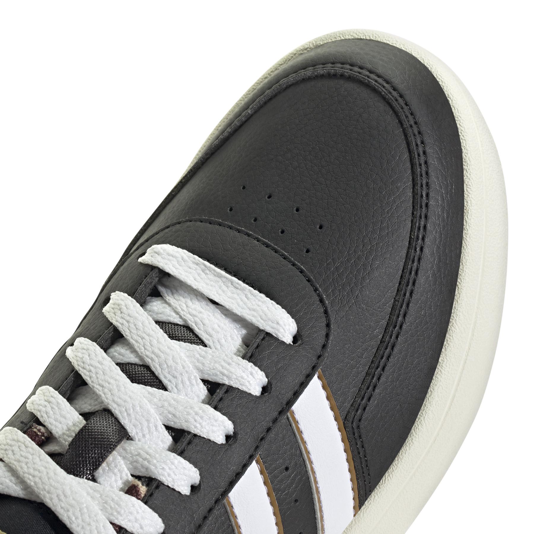 product/a/d/adidas_jq7412_8_footwear_photography_detail_view_1_white-nw091625.jpg